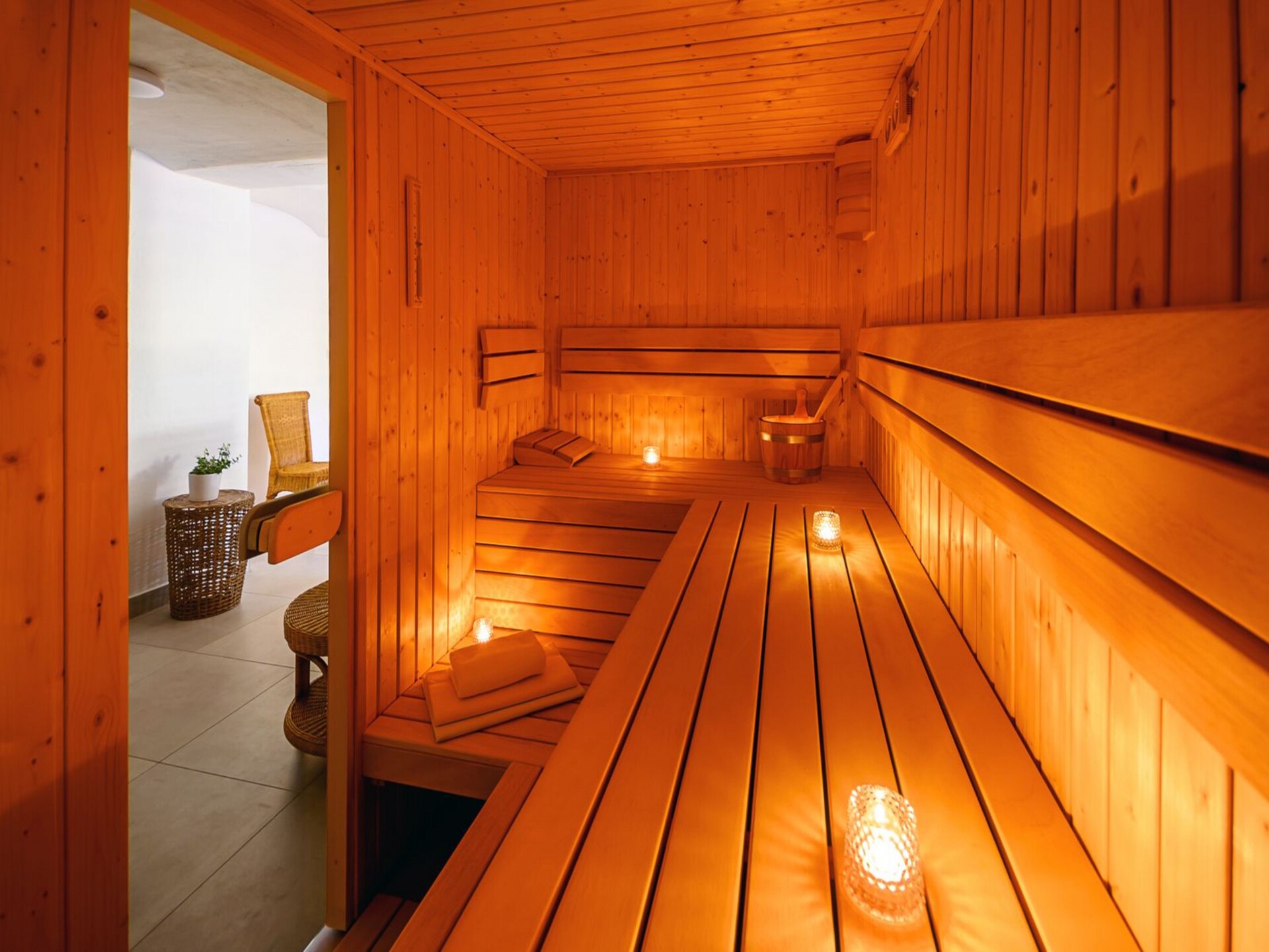 Ruime groepsaccommodatie met sauna aan de golfbaan in Bernartice - foto 47