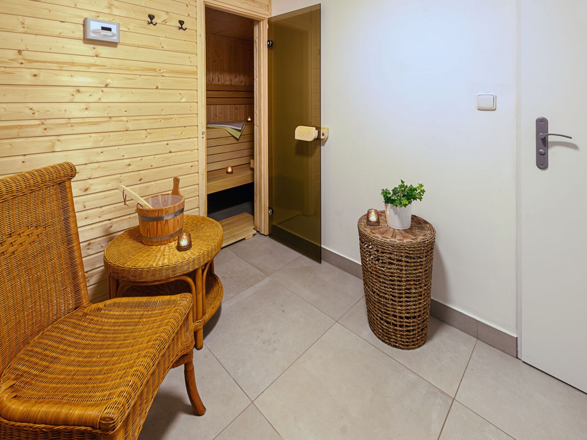 Ruime groepsaccommodatie met sauna aan de golfbaan in Bernartice - foto 25