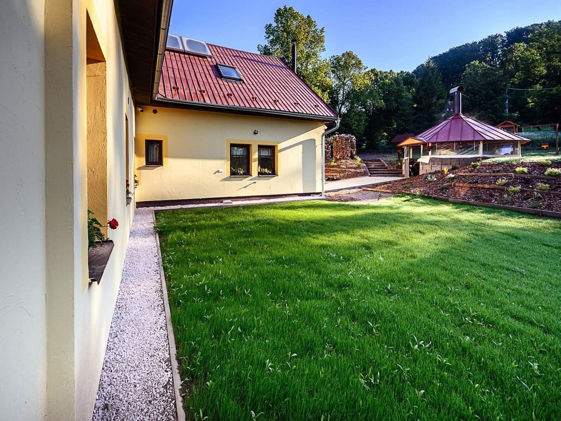 Ruime groepsaccommodatie met sauna aan de golfbaan in Bernartice - foto 40