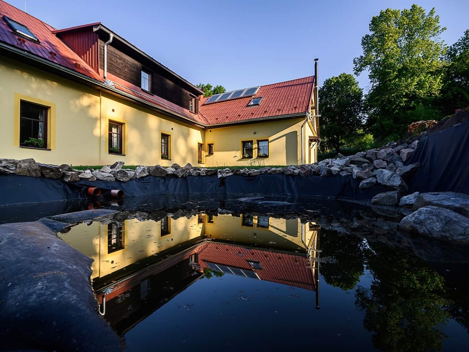 Ruime groepsaccommodatie met sauna aan de golfbaan in Bernartice - foto 14