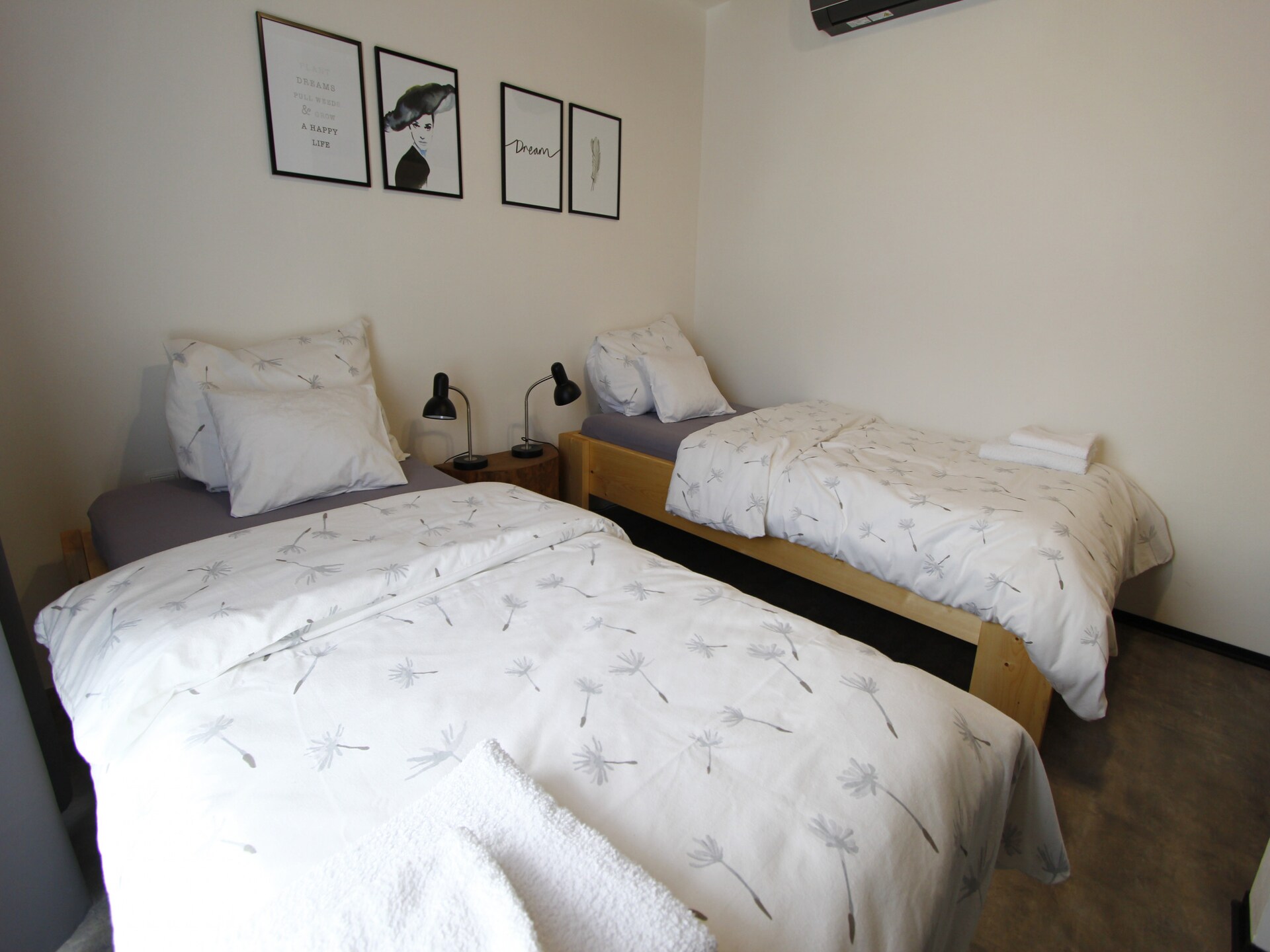 Modern vakantiehuis in boomgaard bij meer, 6 personen - foto 9