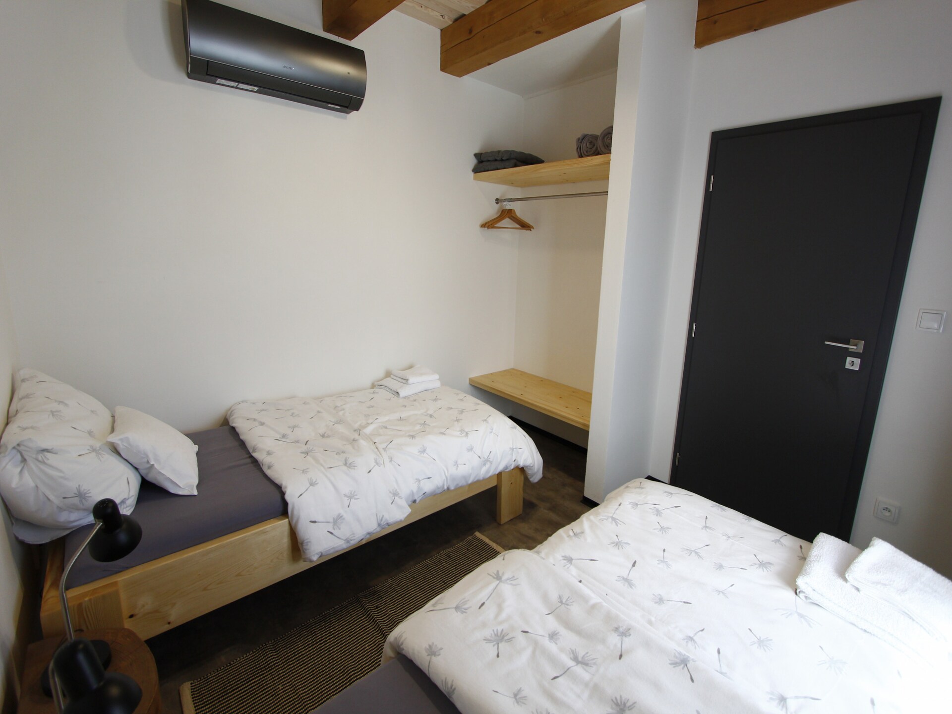 Modern vakantiehuis in boomgaard bij meer, 6 personen - foto 11