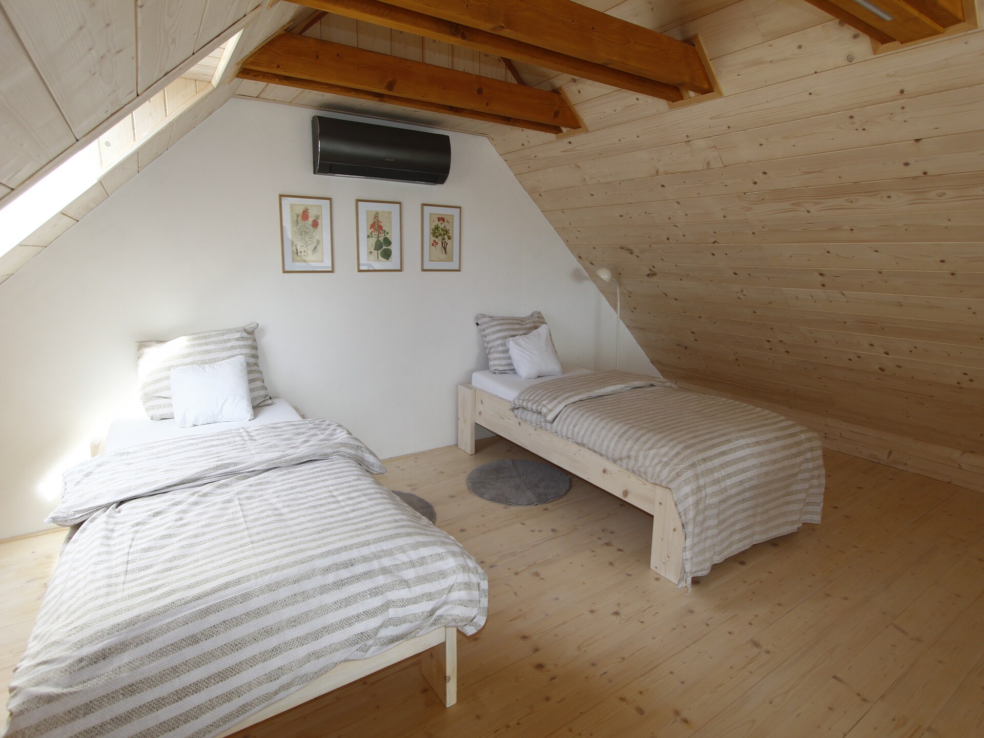 Modern vakantiehuis in boomgaard bij meer, 6 personen - foto 10