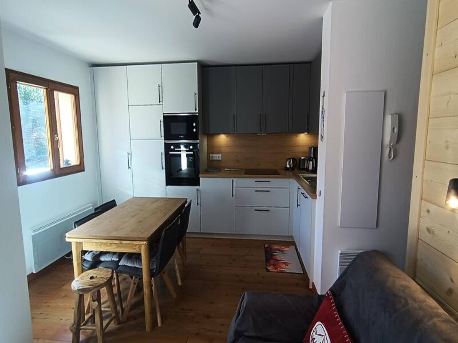 Gerenoveerd studio-appartement op 500m van de piste met tuin & terras - foto 3