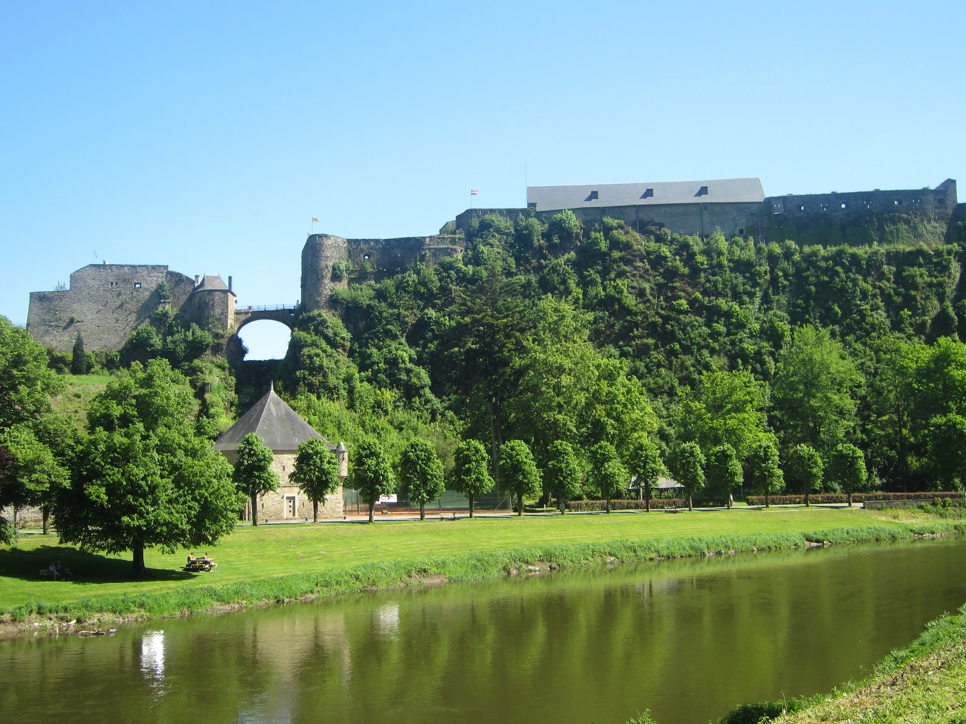 5-persoons vakantiehuis aan het meer in Bouillon - foto 33
