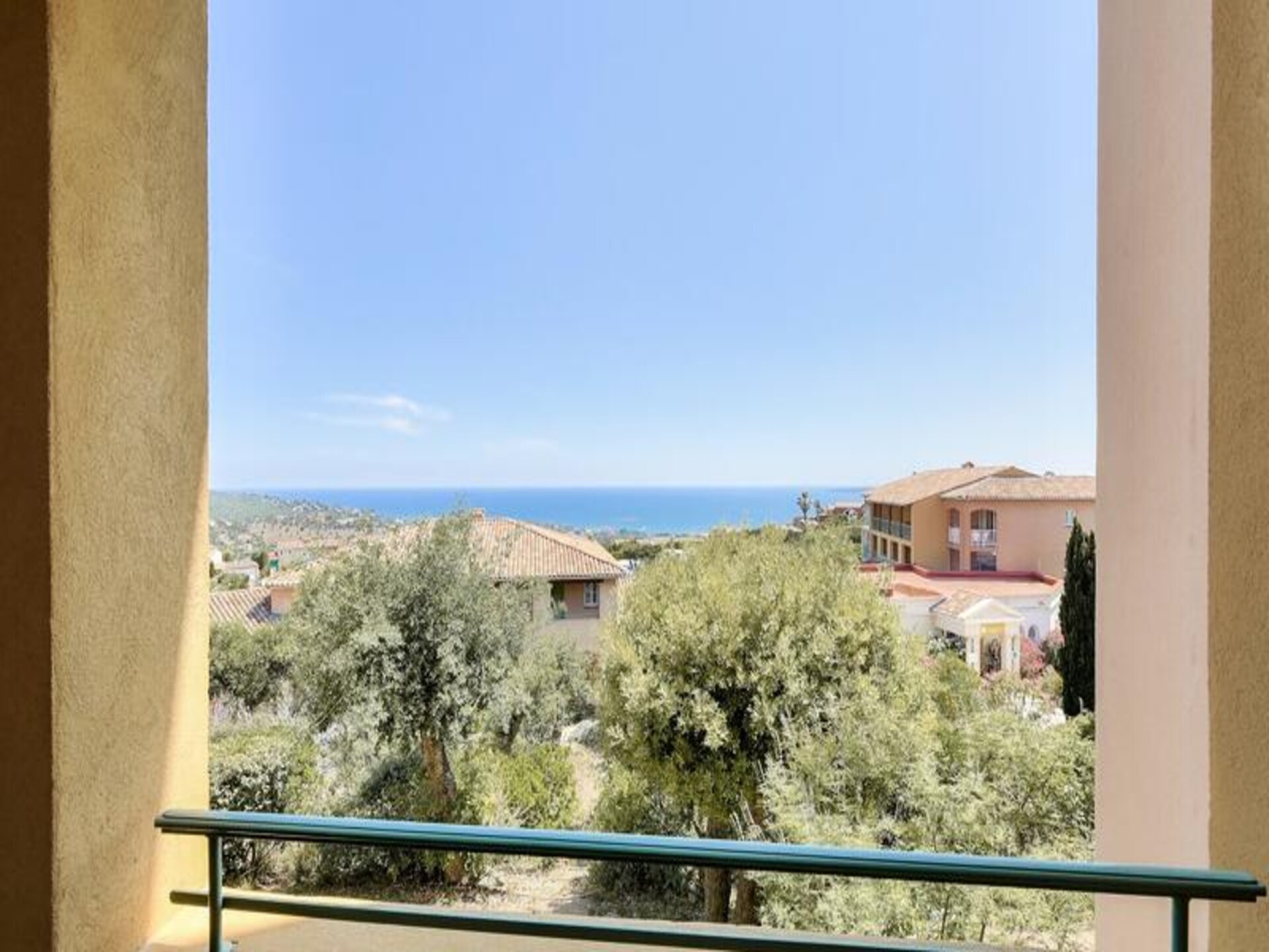 Zonnig appartement met zeezicht en tuin nabij Sainte-Maxime - foto 25