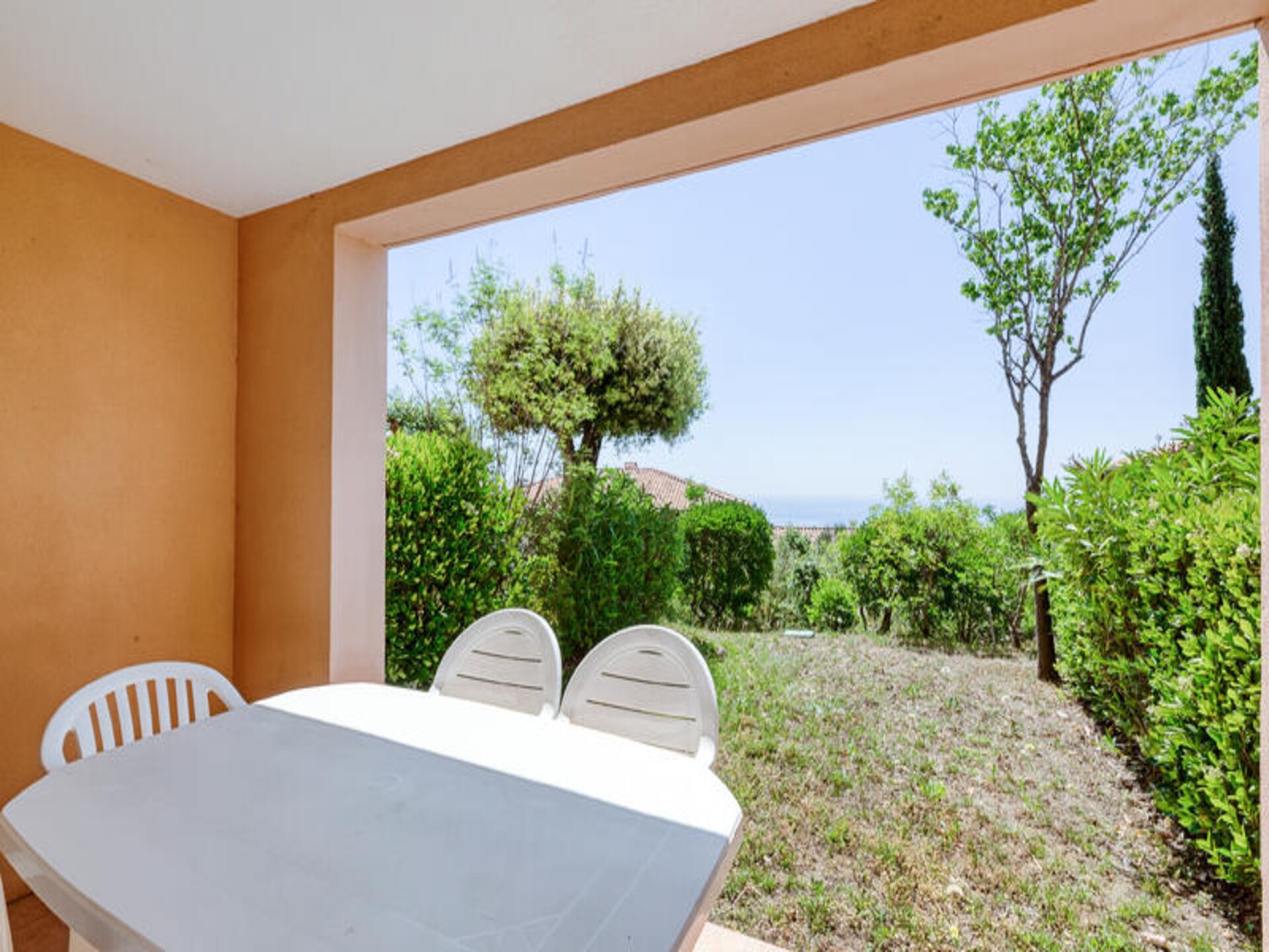 Zonovergoten appartement met zeezicht en tuin nabij Sainte-Maxime - foto 21