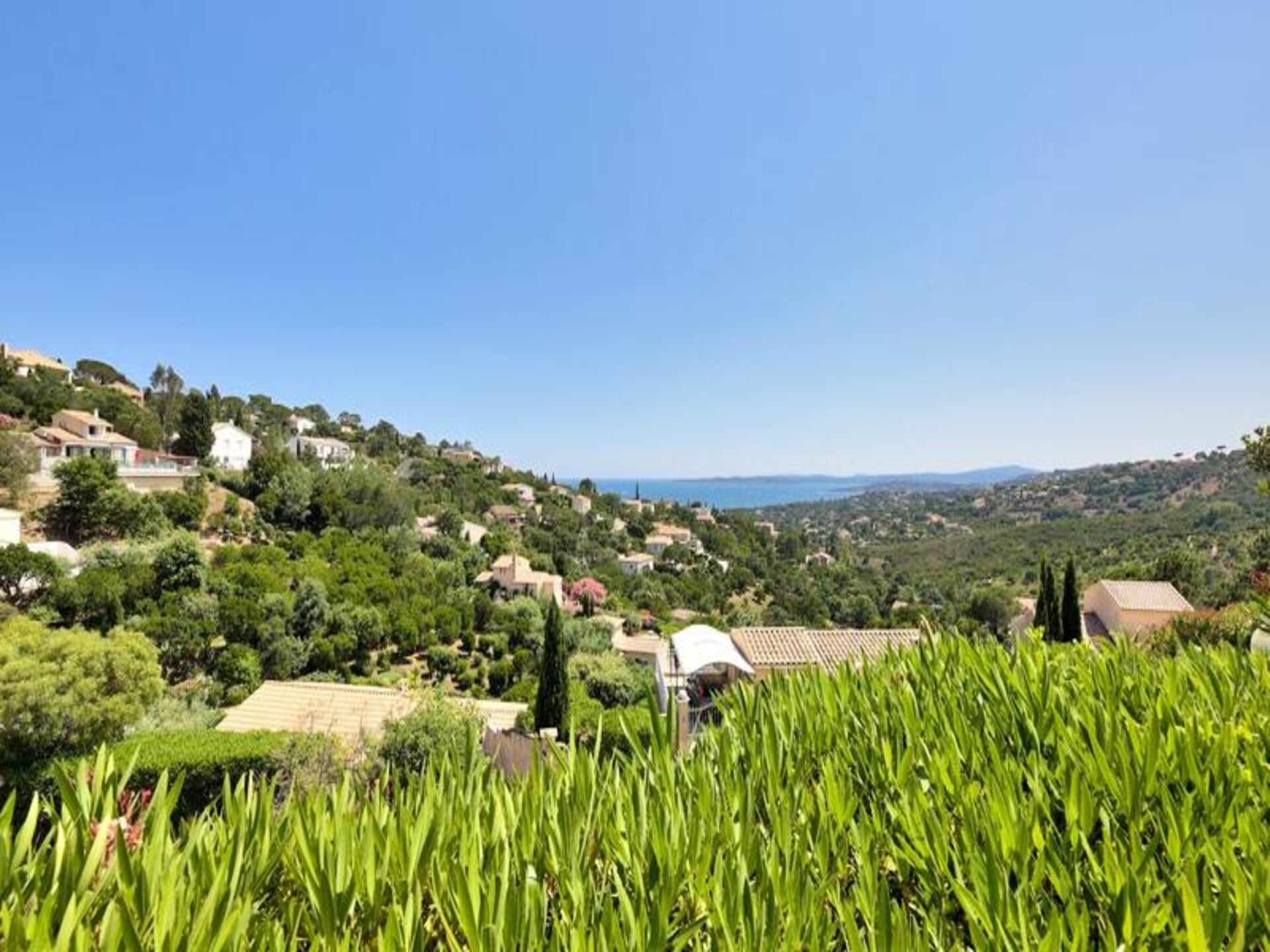 Panoramisch appartement met zwembad en uitzicht op de Golf van Saint-Tropez - foto 23