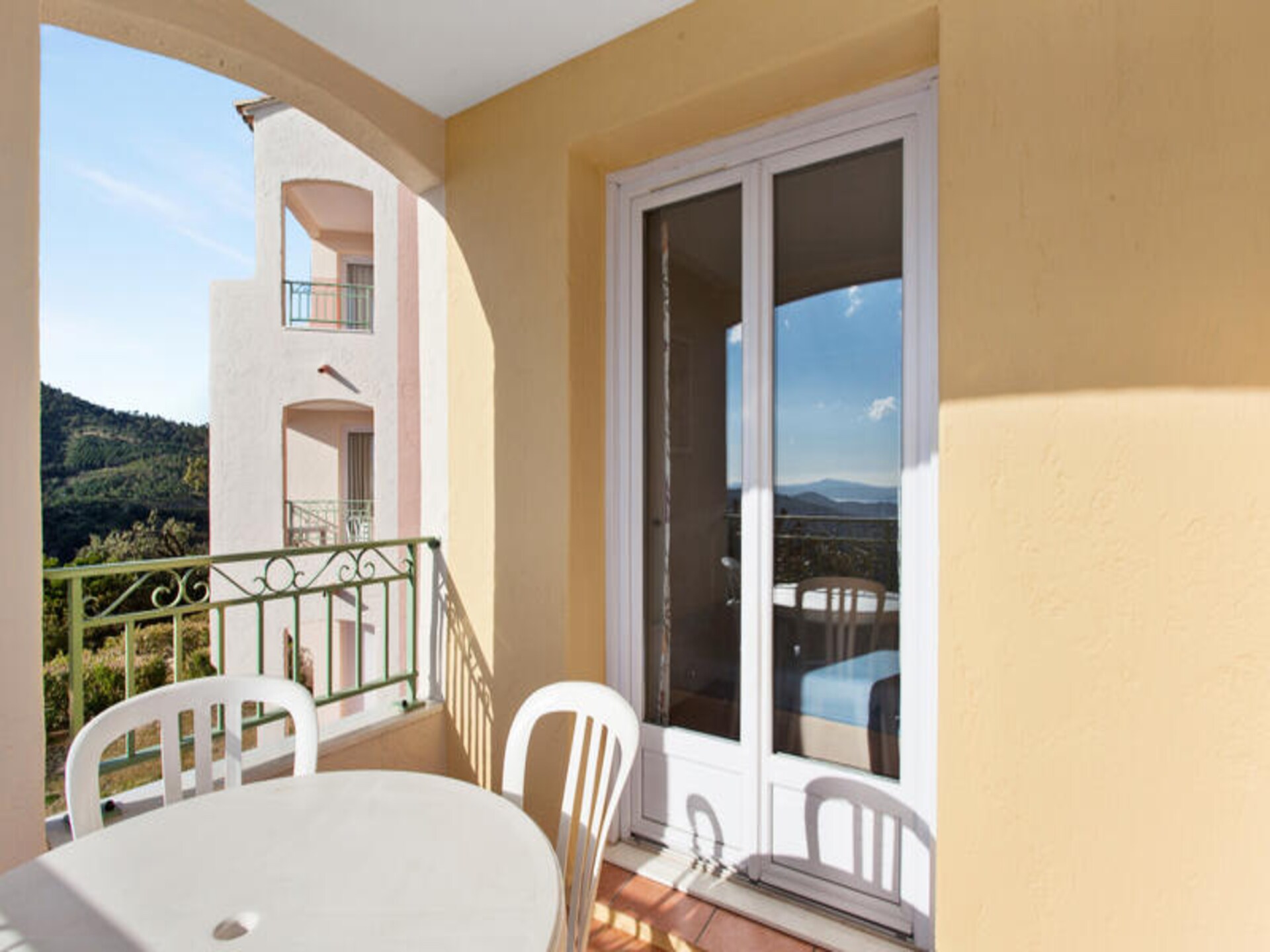 Licht appartement met uitzicht op Golf van Saint-Tropez - foto 16
