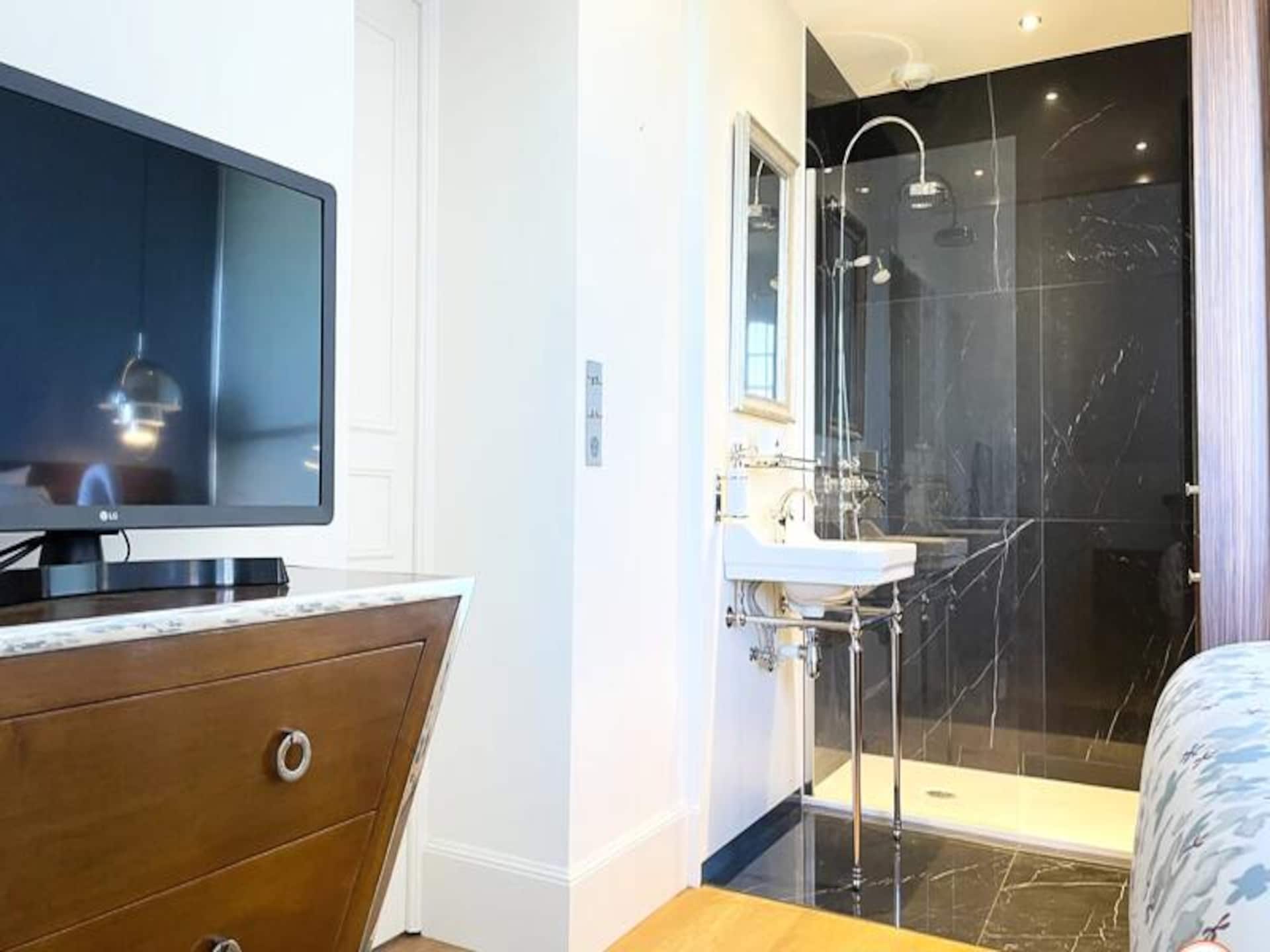 Stijlvol 2-kamerappartement met parkzicht in Deauville - foto 19