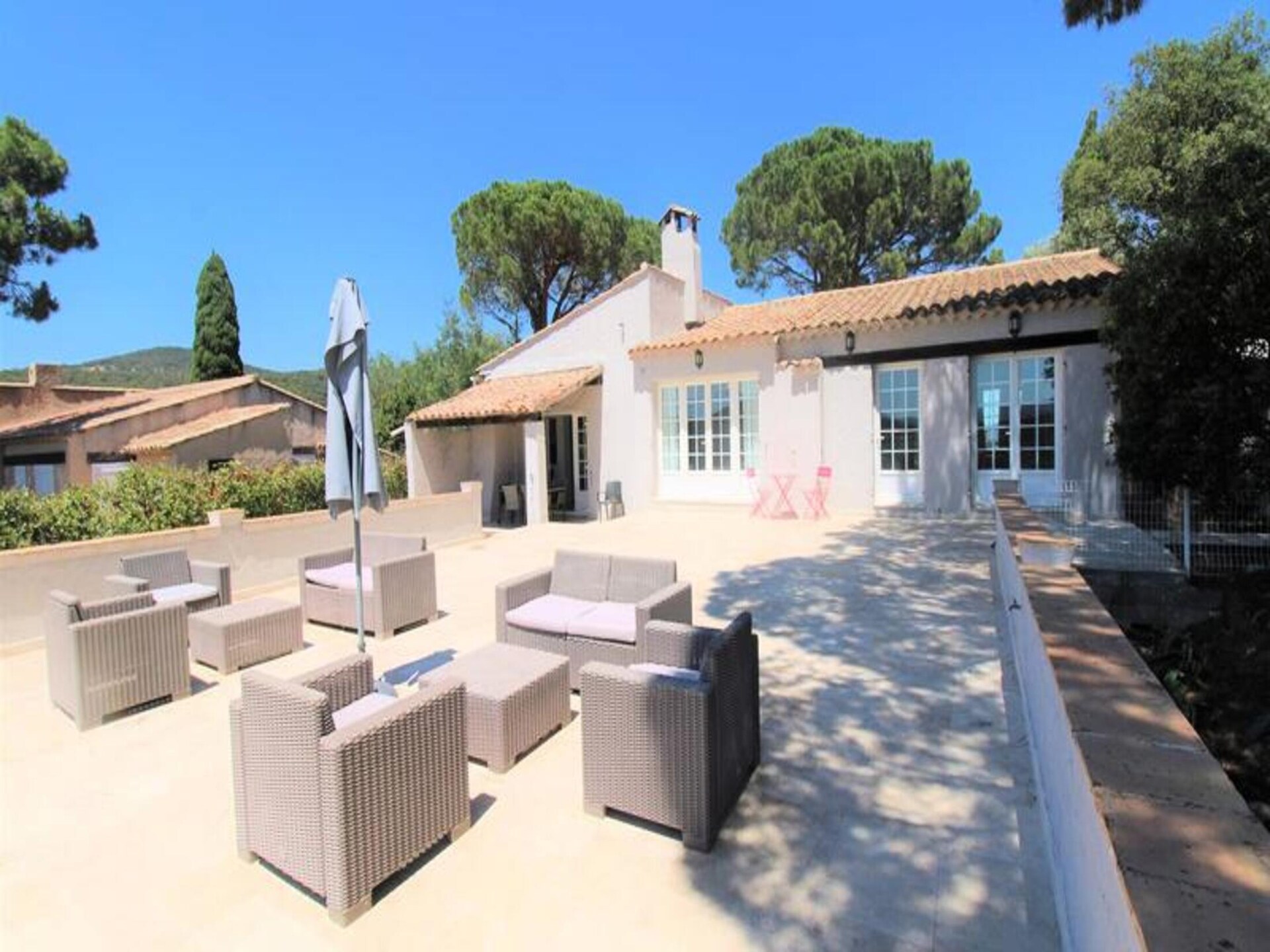 Licht appartement met panoramisch uitzicht en zwembad bij Grimaud - foto 27