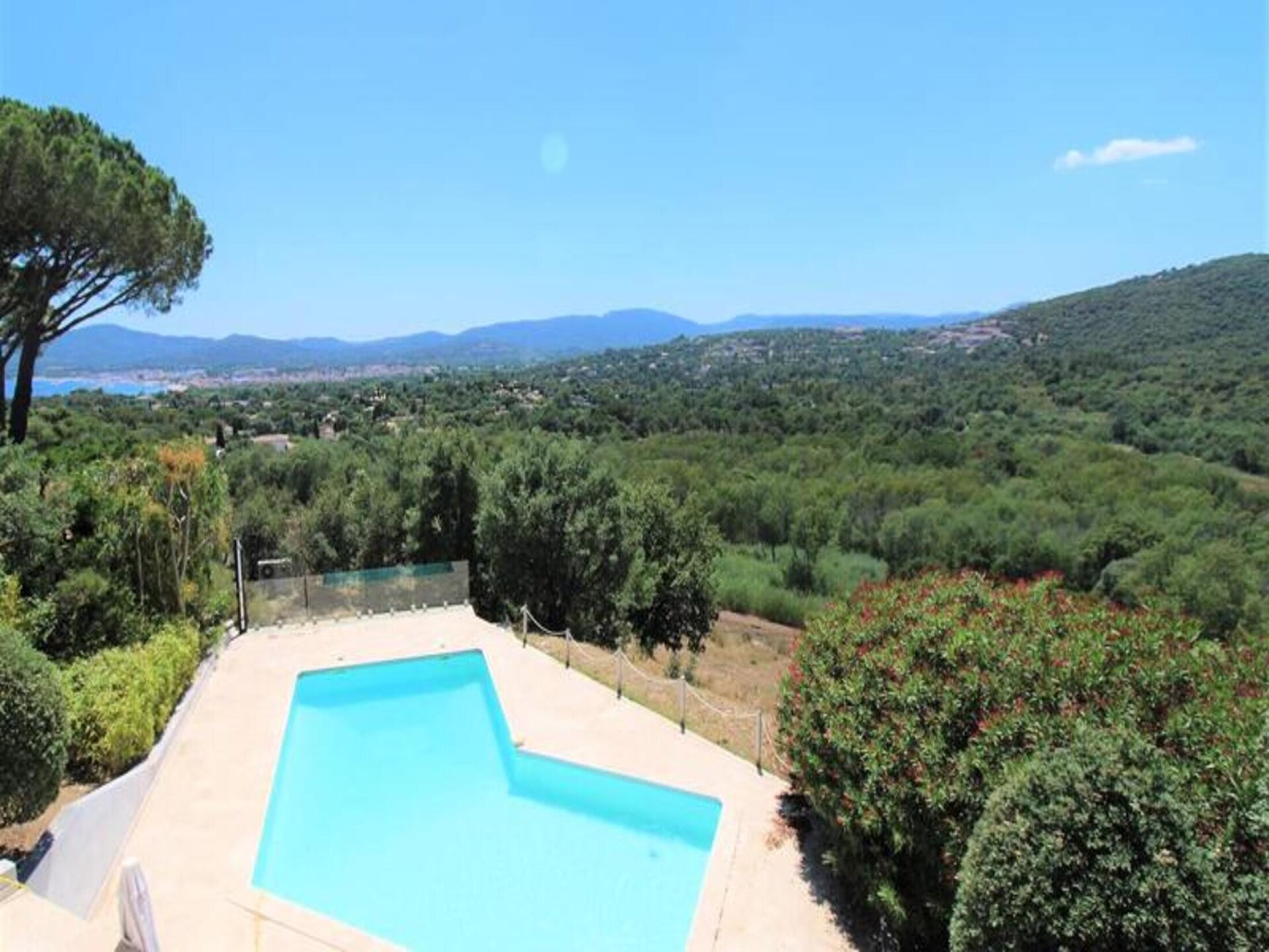 Licht appartement met panoramisch uitzicht en zwembad bij Grimaud - foto 28