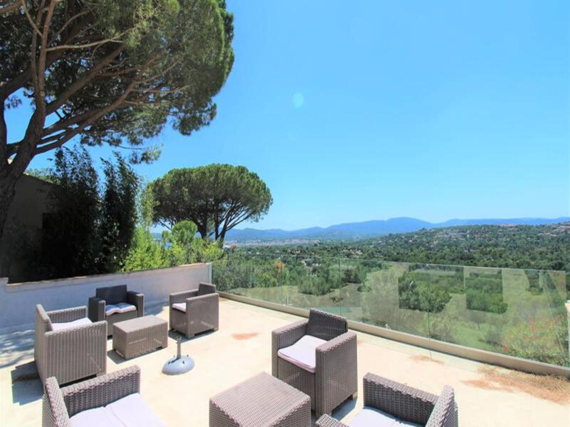 Licht appartement met panoramisch uitzicht en zwembad bij Grimaud - foto 29