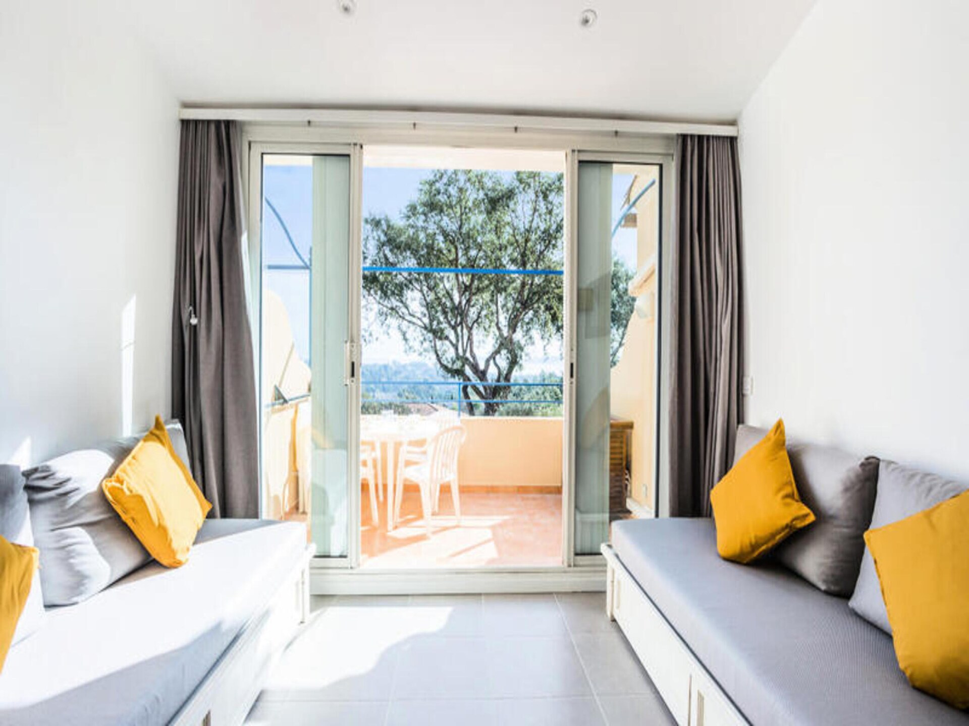 Modern appartement met panoramisch uitzicht op de Golf van Saint-Tropez - foto 3