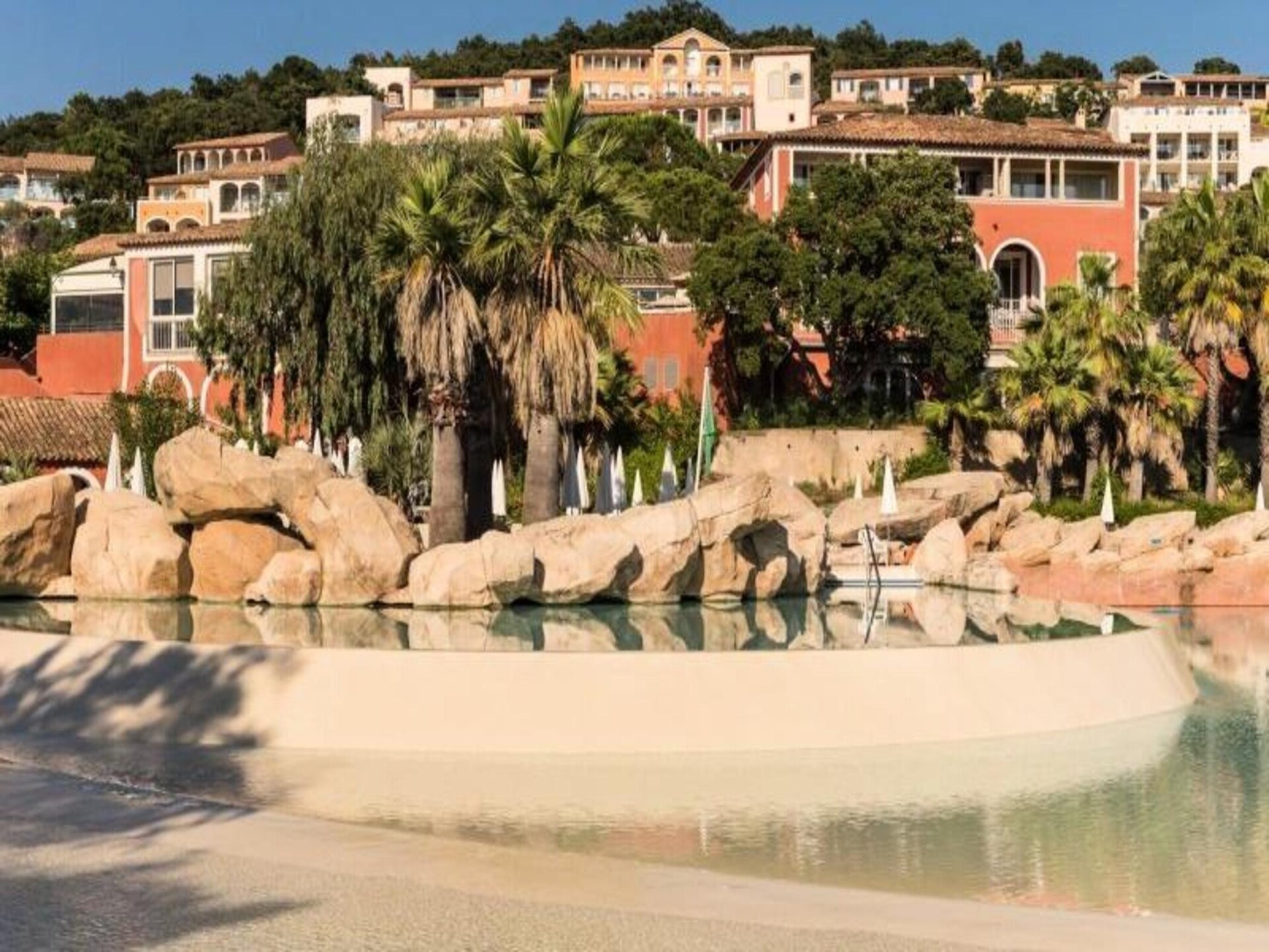 Modern appartement met panoramisch uitzicht op de Golf van Saint-Tropez - foto 37