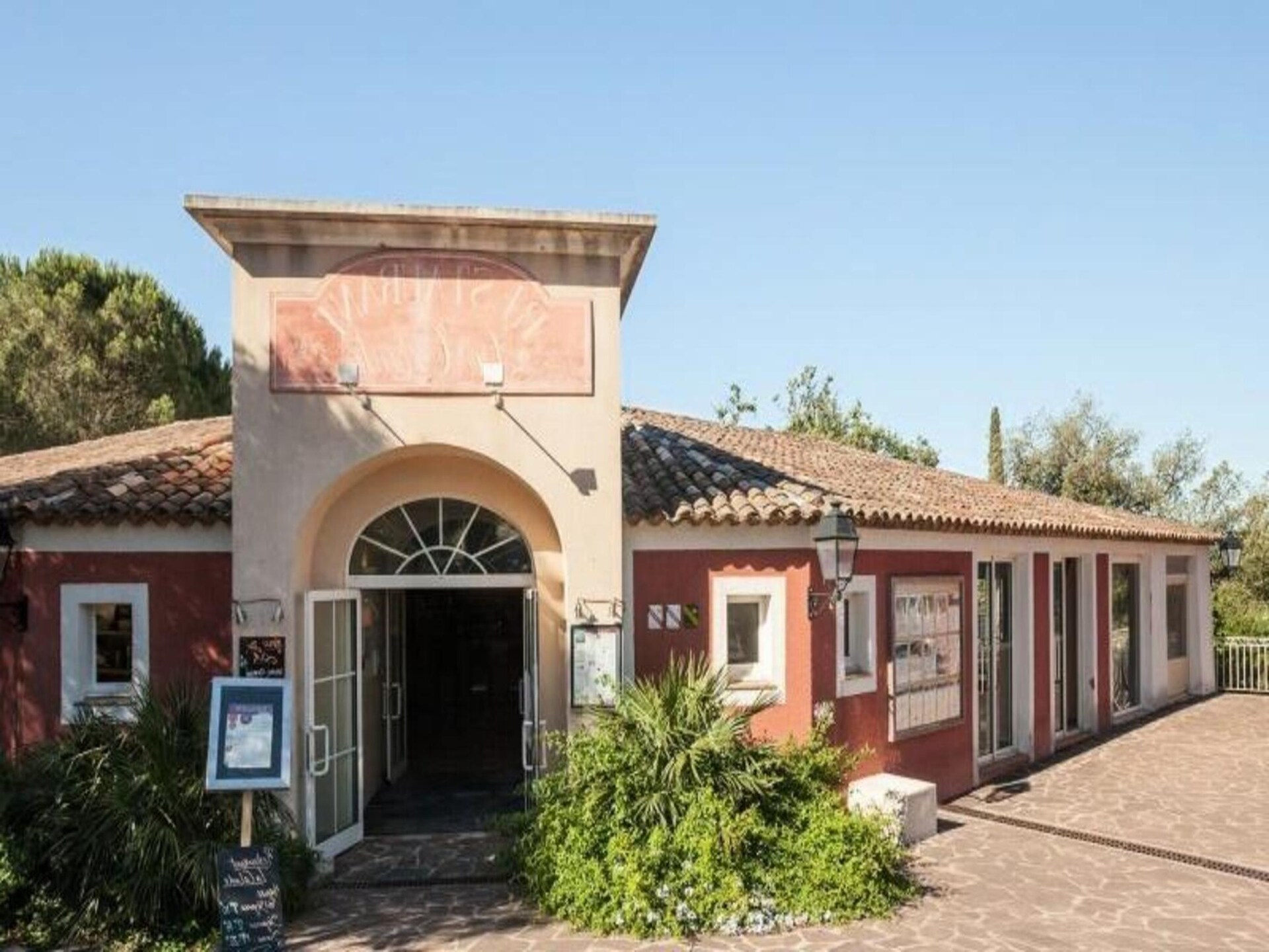 Modern appartement met panoramisch uitzicht op de Golf van Saint-Tropez - foto 29