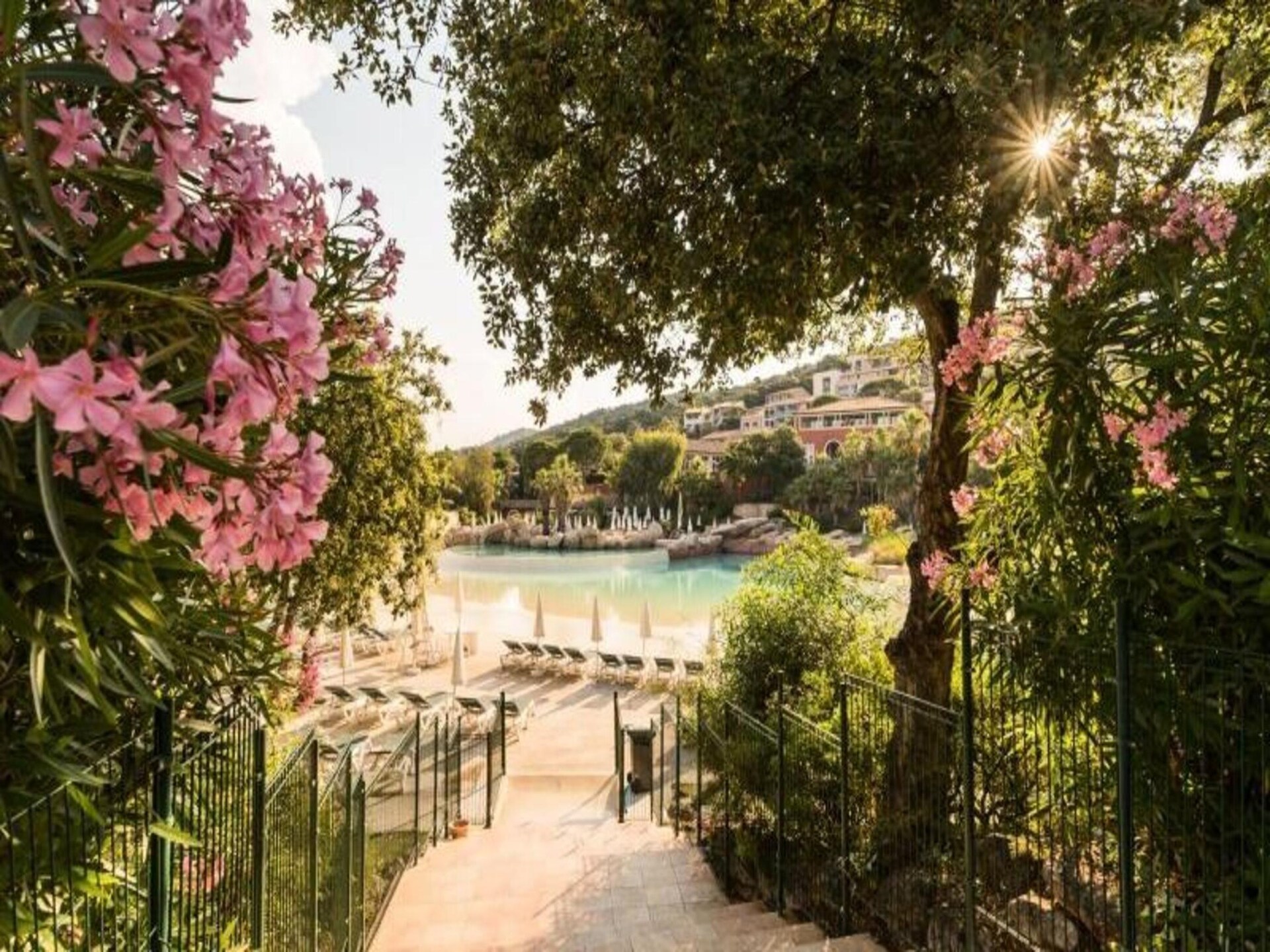 Modern appartement met panoramisch uitzicht op de Golf van Saint-Tropez - foto 35