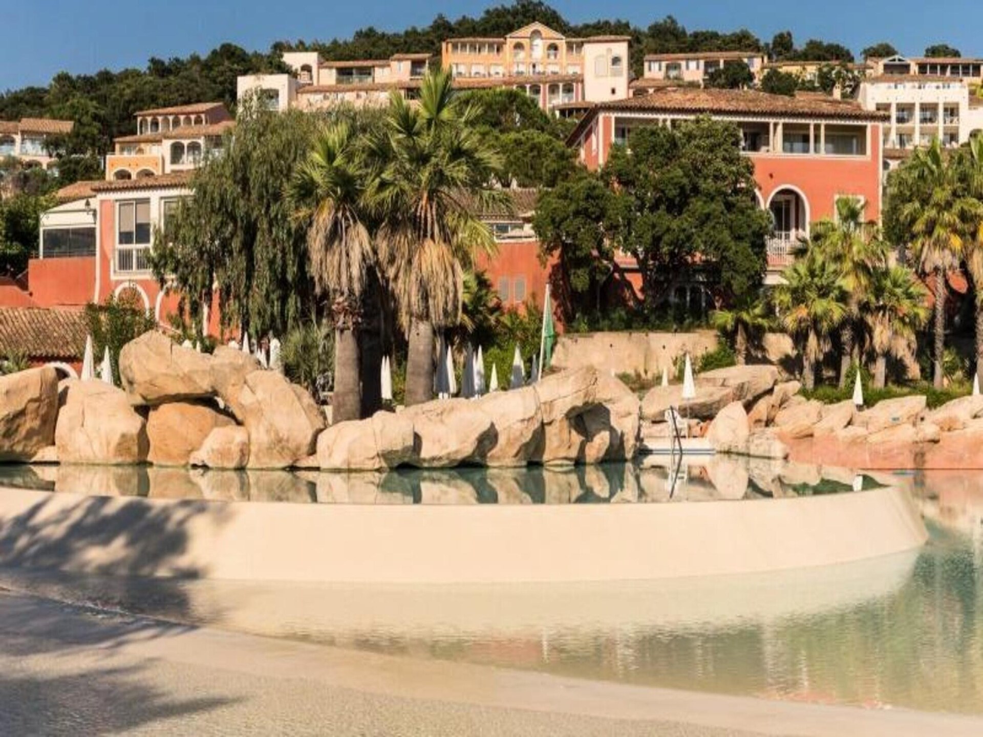Zonnig appartement in park met uitzicht op de Golf van Saint-Tropez - foto 17