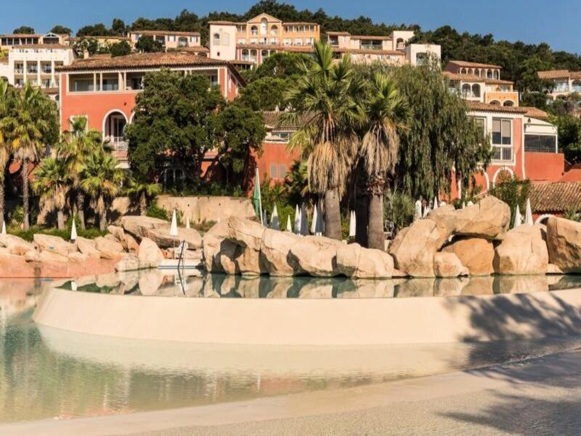 Zonnig appartement in park met uitzicht op de Golf van Saint-Tropez - foto 18