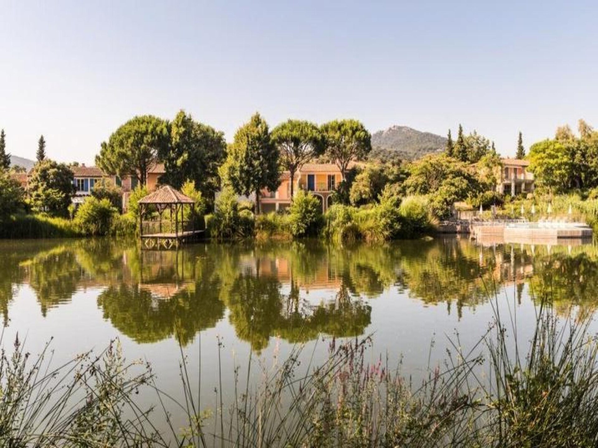 Zonnig appartement in park met uitzicht op de Golf van Saint-Tropez - foto 39