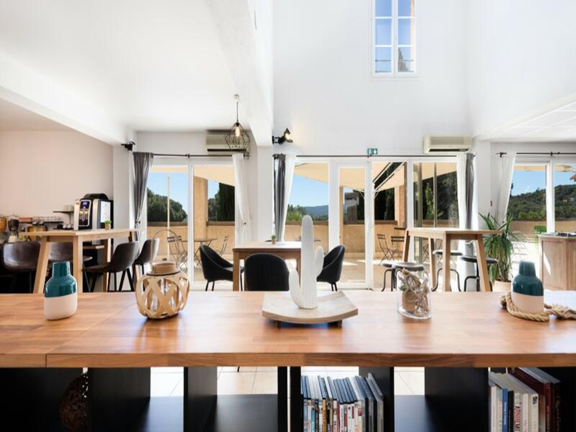 Licht appartement met terras nabij middeleeuws Grimaud en zonnige stranden - foto 3