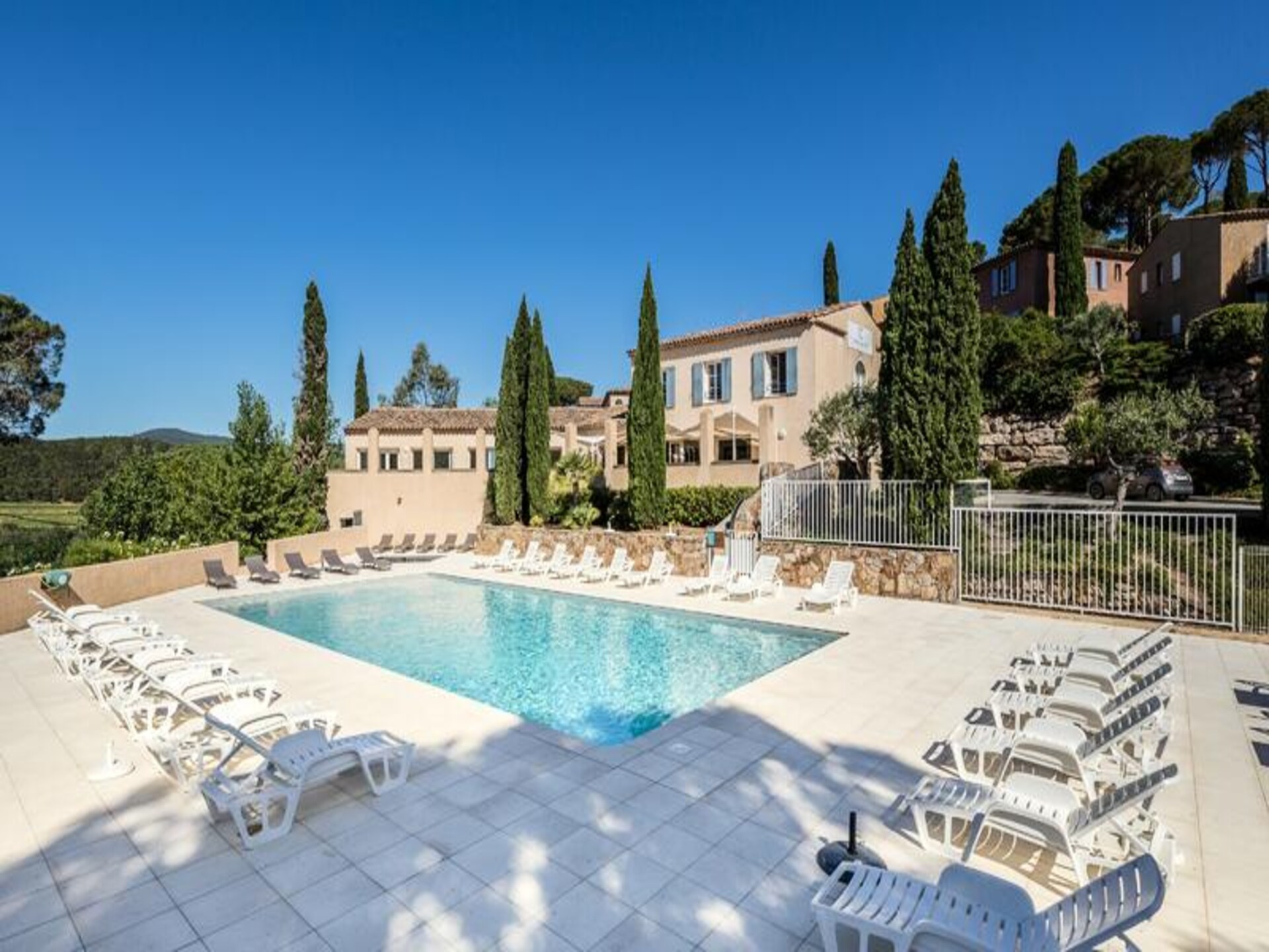Licht appartement met terras nabij middeleeuws Grimaud en zonnige stranden - foto 12