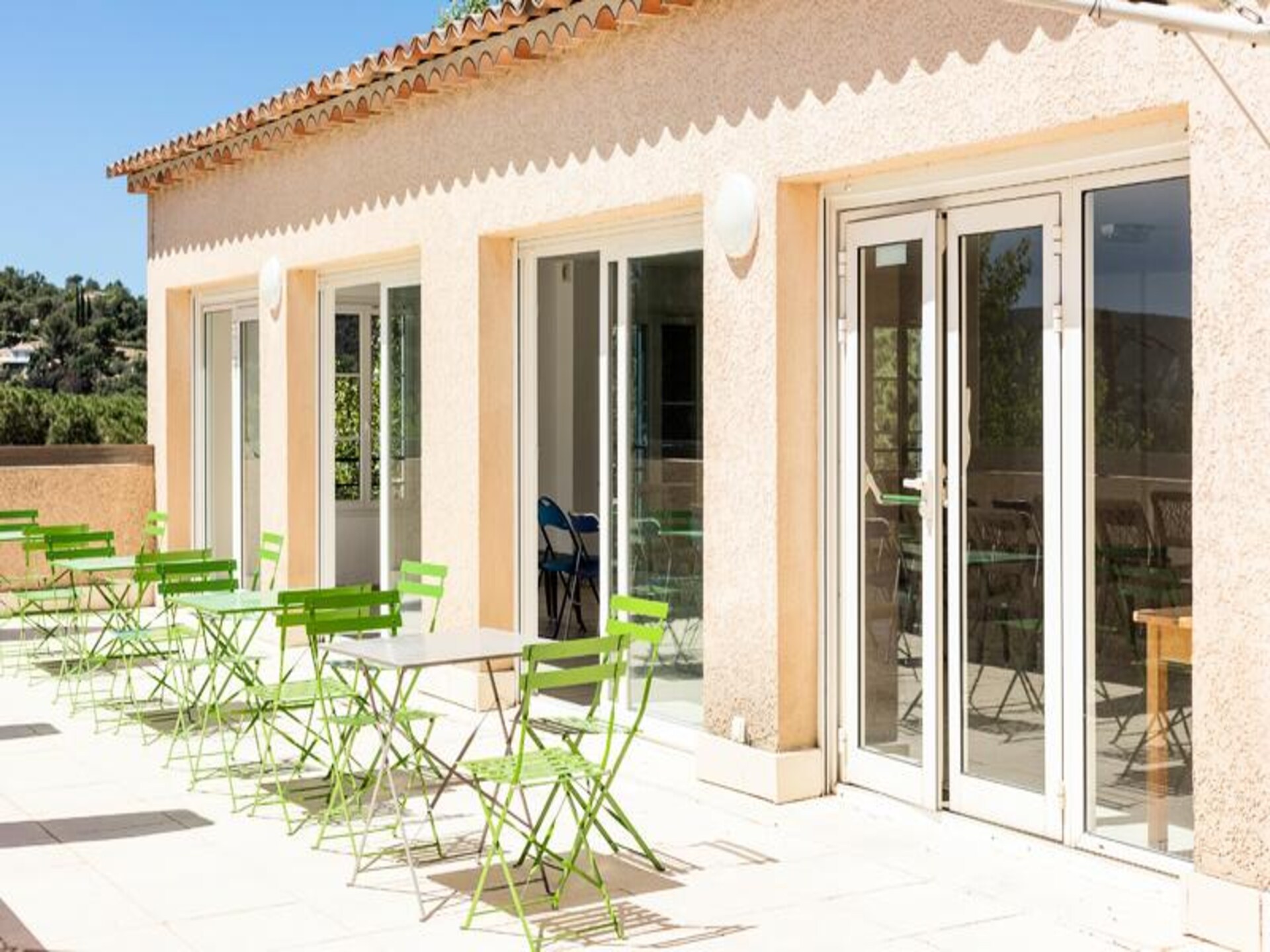 Licht appartement met terras nabij middeleeuws Grimaud en zonnige stranden - foto 13