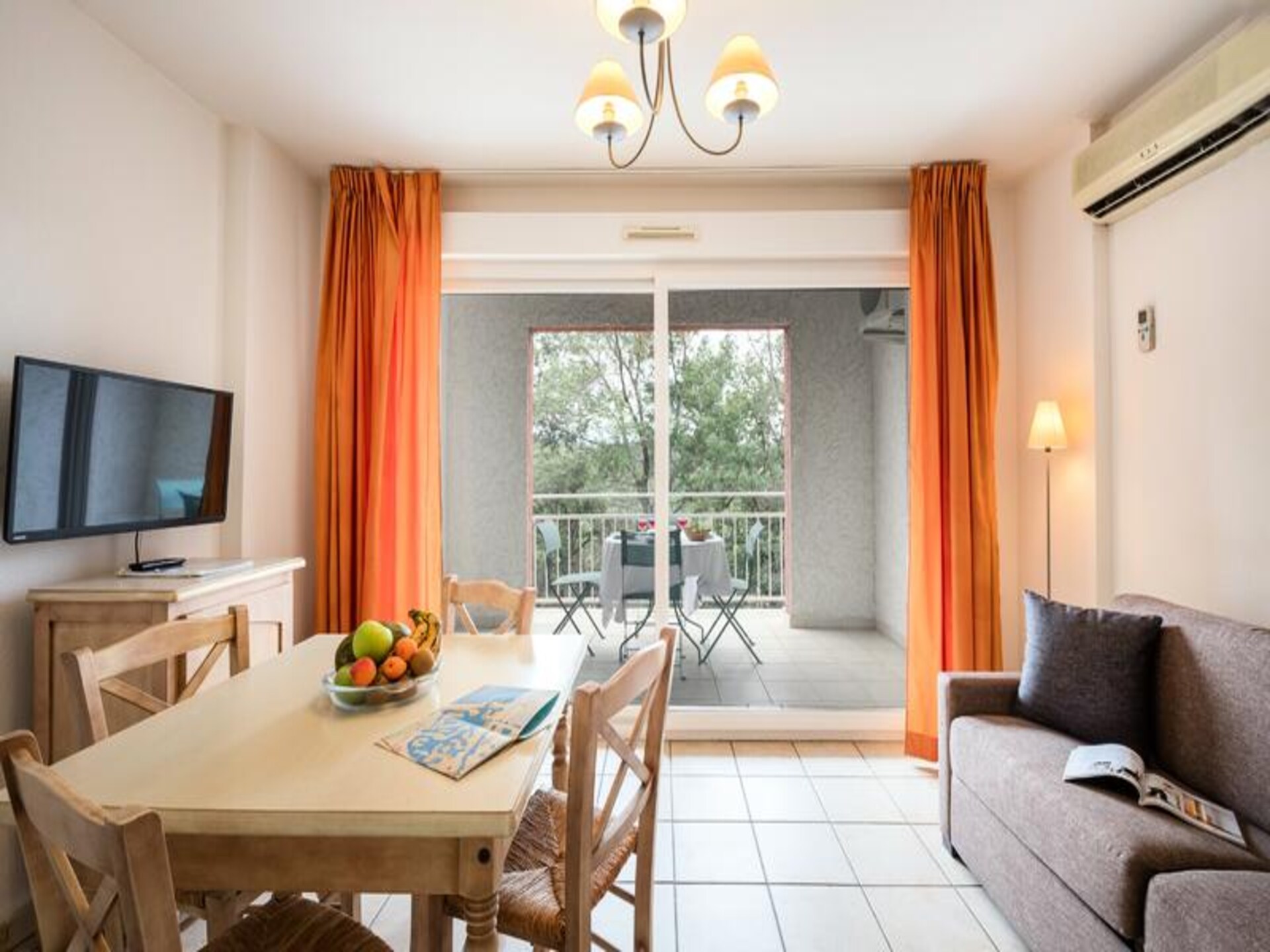 Licht appartement met terras nabij middeleeuws Grimaud en zonnige stranden - foto 20