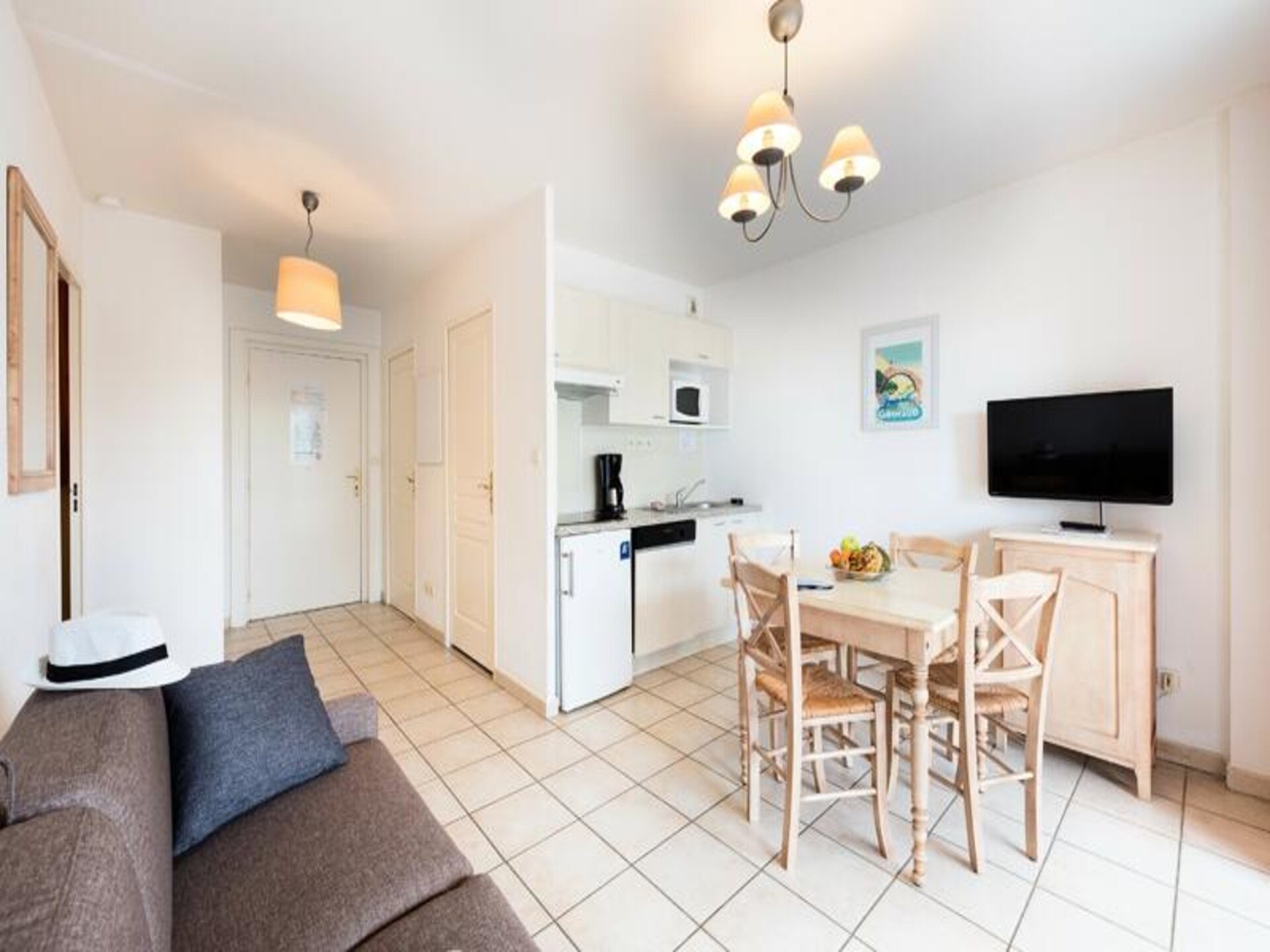 Licht appartement met terras nabij middeleeuws Grimaud en zonnige stranden - foto 21
