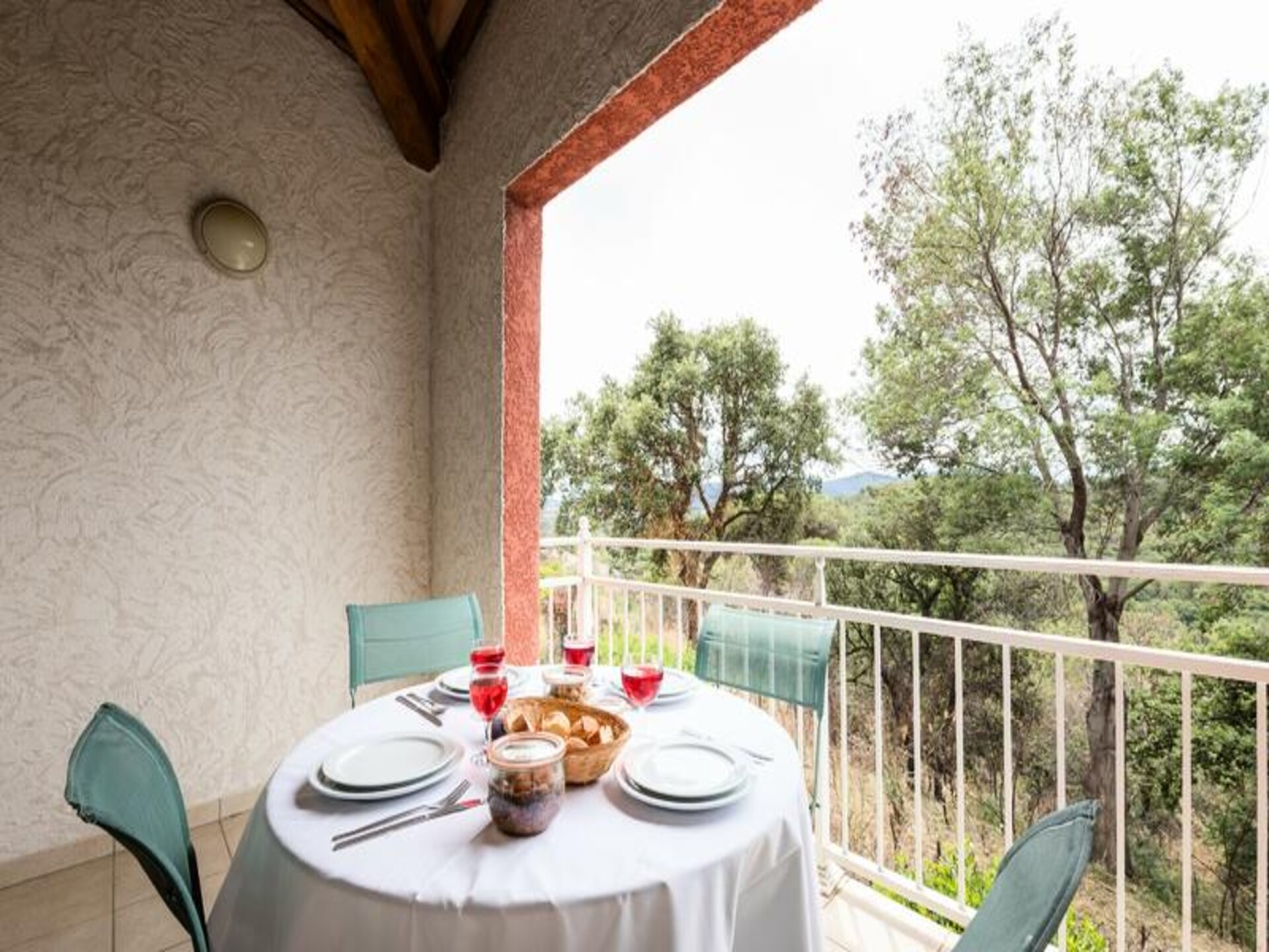 Licht appartement met terras nabij middeleeuws Grimaud en zonnige stranden - foto 25
