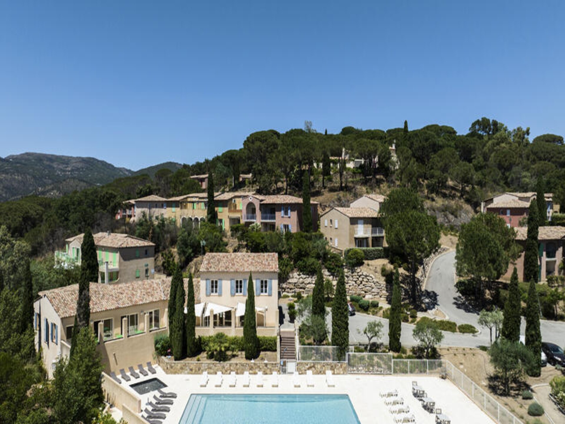 Ruim appartement bij Grimaud met zwembad, vlakbij stranden Golf van Saint-Tropez - foto 3