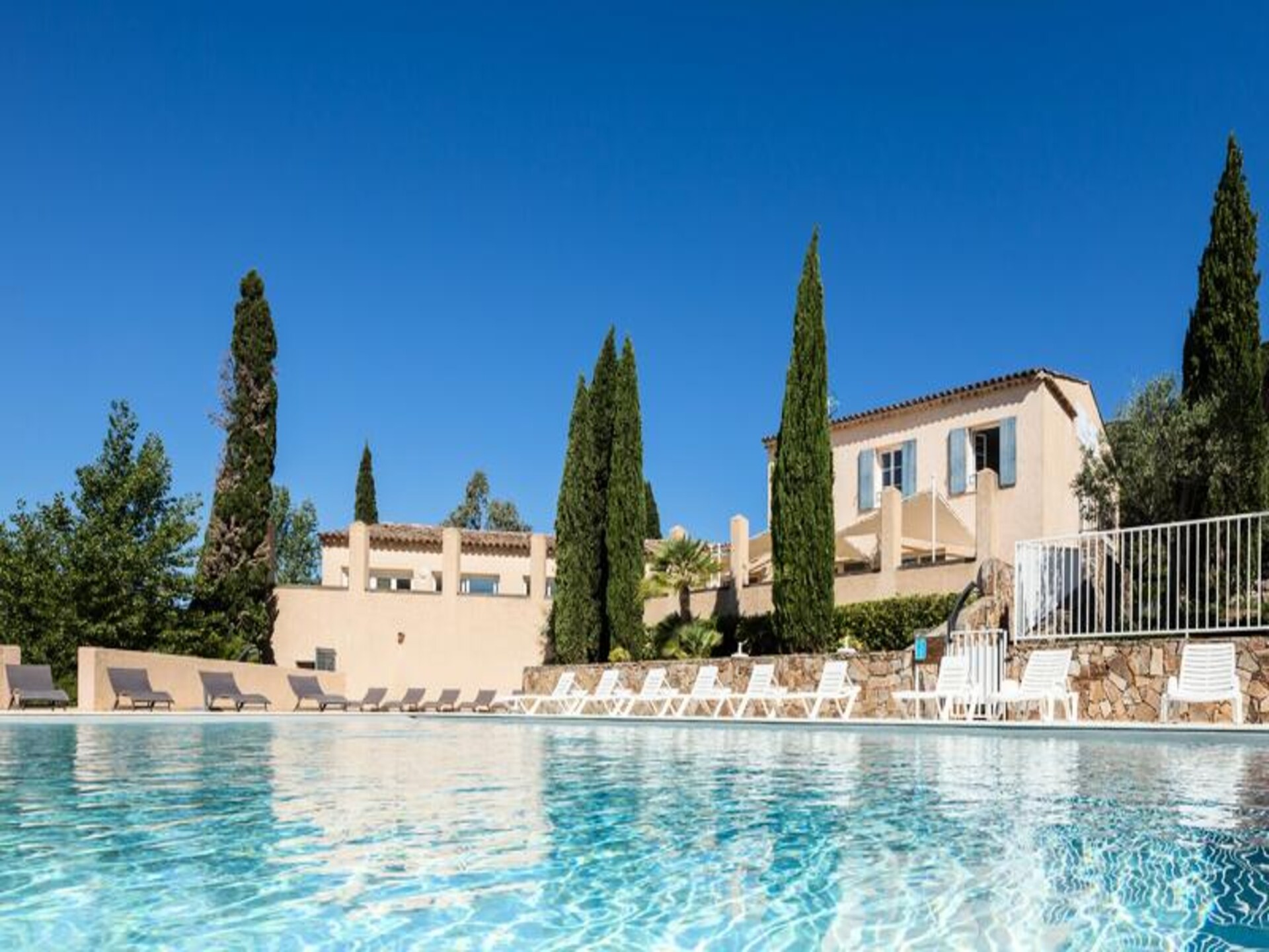 Ruim appartement bij Grimaud met zwembad, vlakbij stranden Golf van Saint-Tropez - foto 6