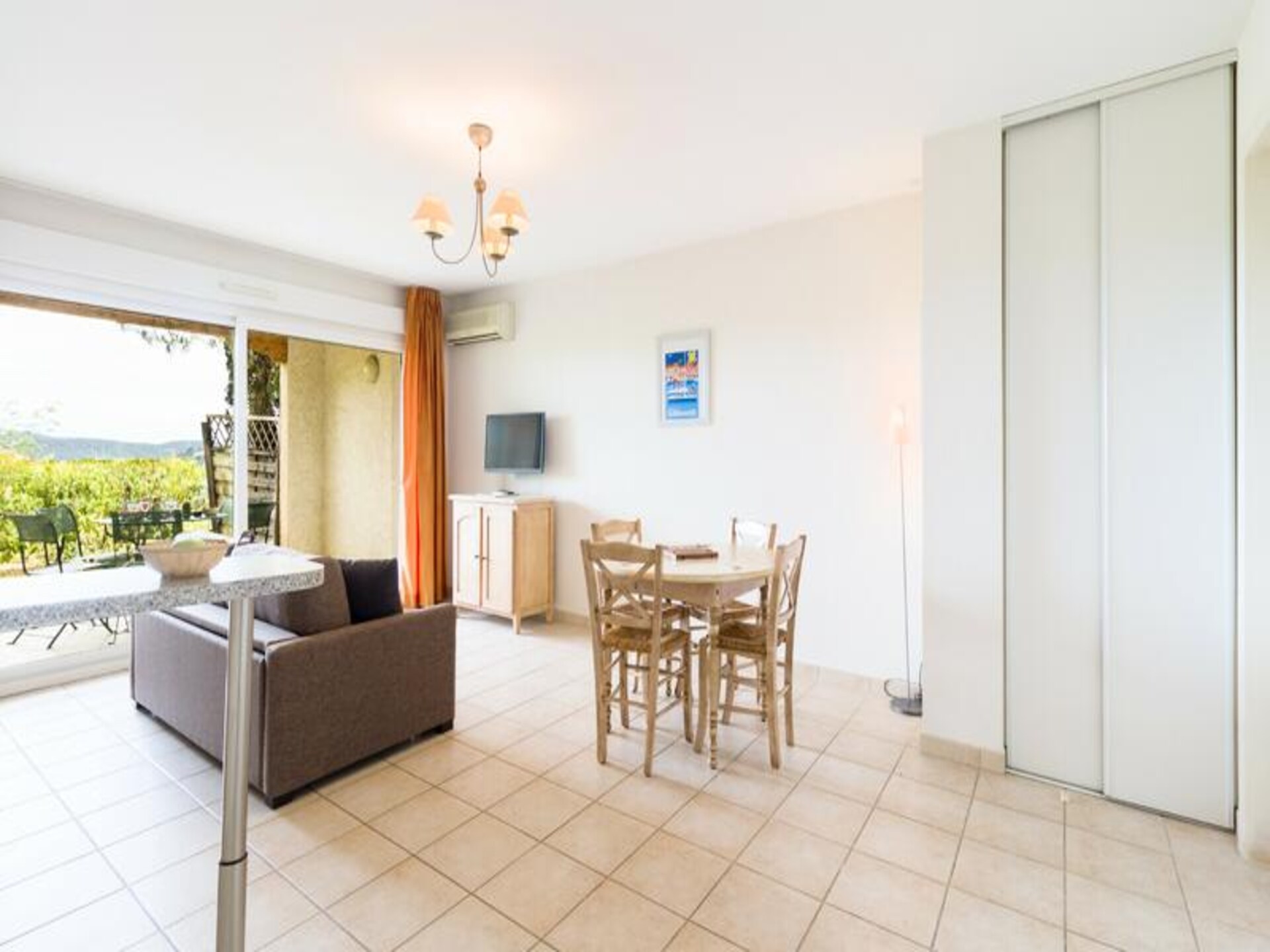 Ruim appartement bij Grimaud met zwembad, vlakbij stranden Golf van Saint-Tropez - foto 24