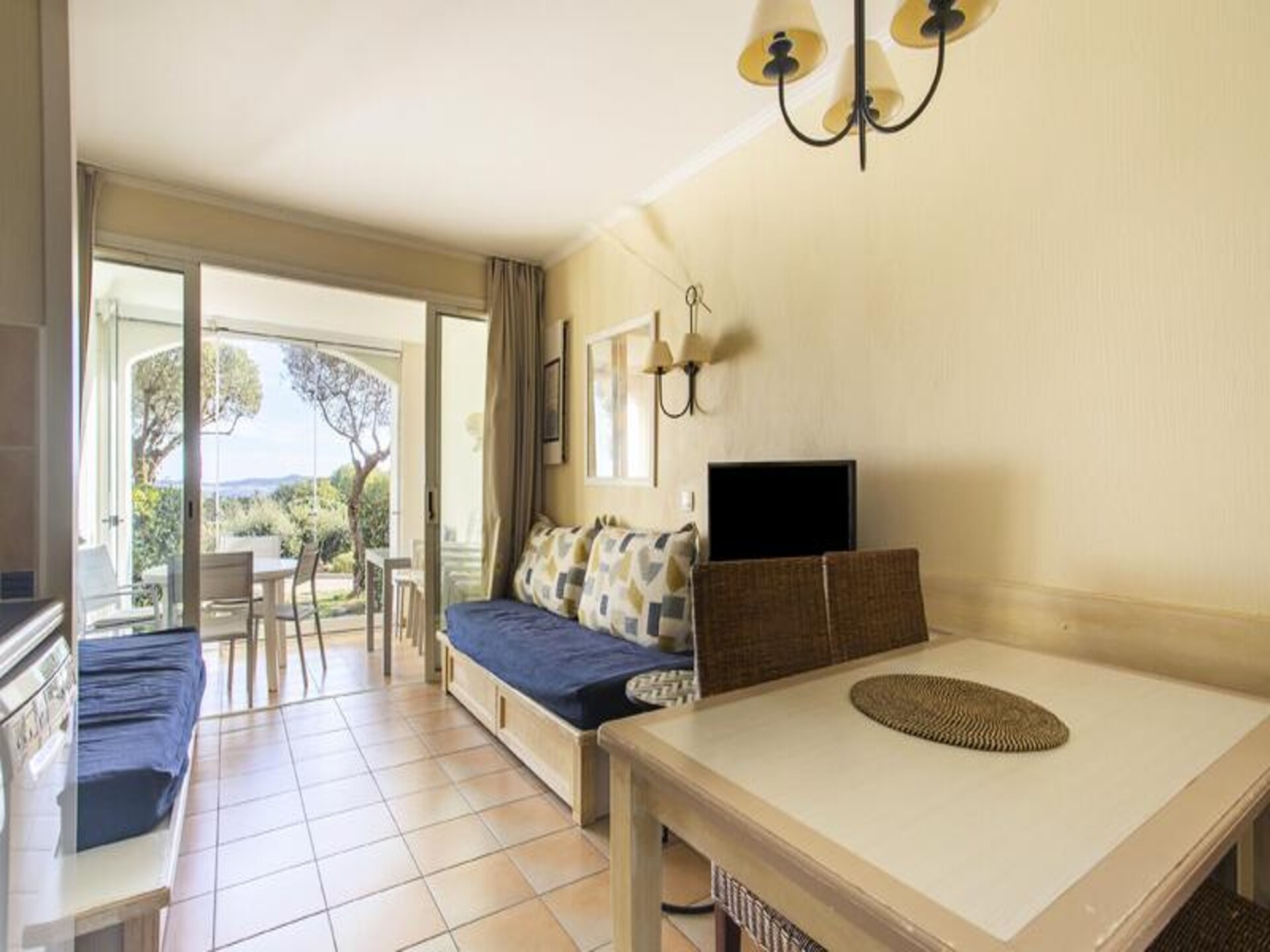 Ruim appartement met zwembad nabij Saint-Tropez en strand - foto 21