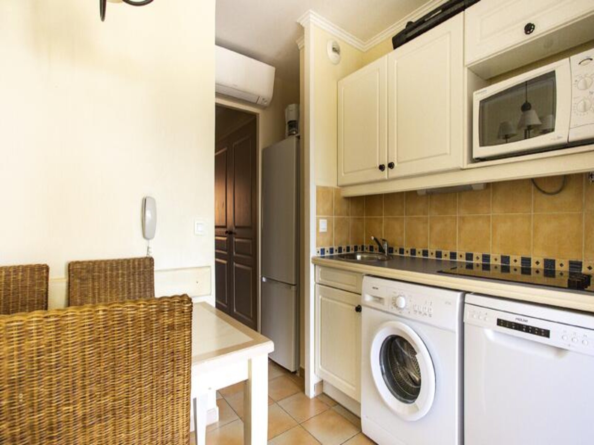 Ruim appartement met zwembad nabij Saint-Tropez en strand - foto 23
