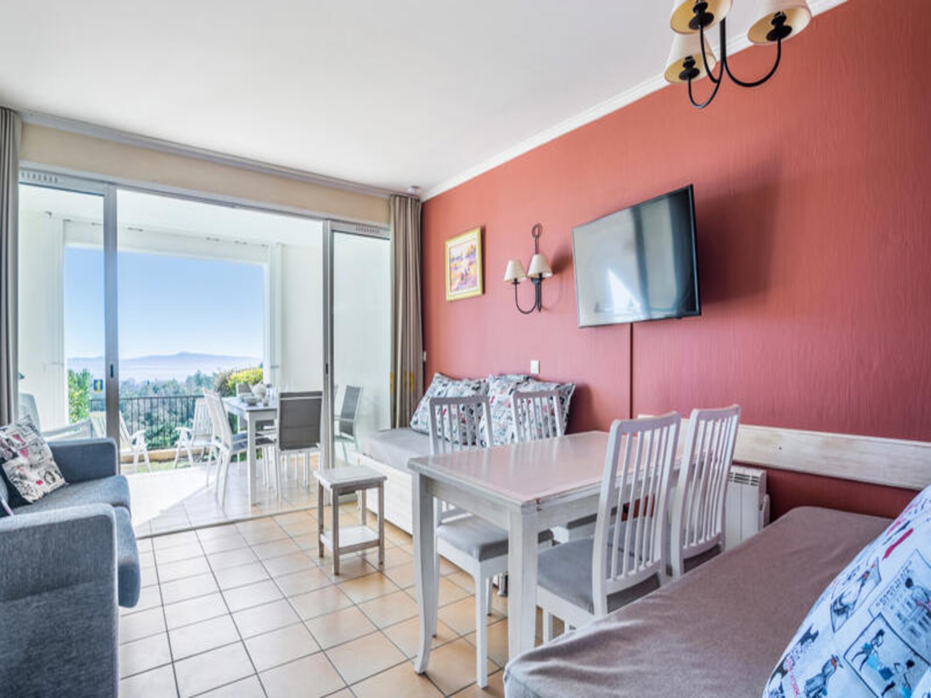 Zeezicht appartement nabij Saint-Tropez met zwembad en terras - foto 13
