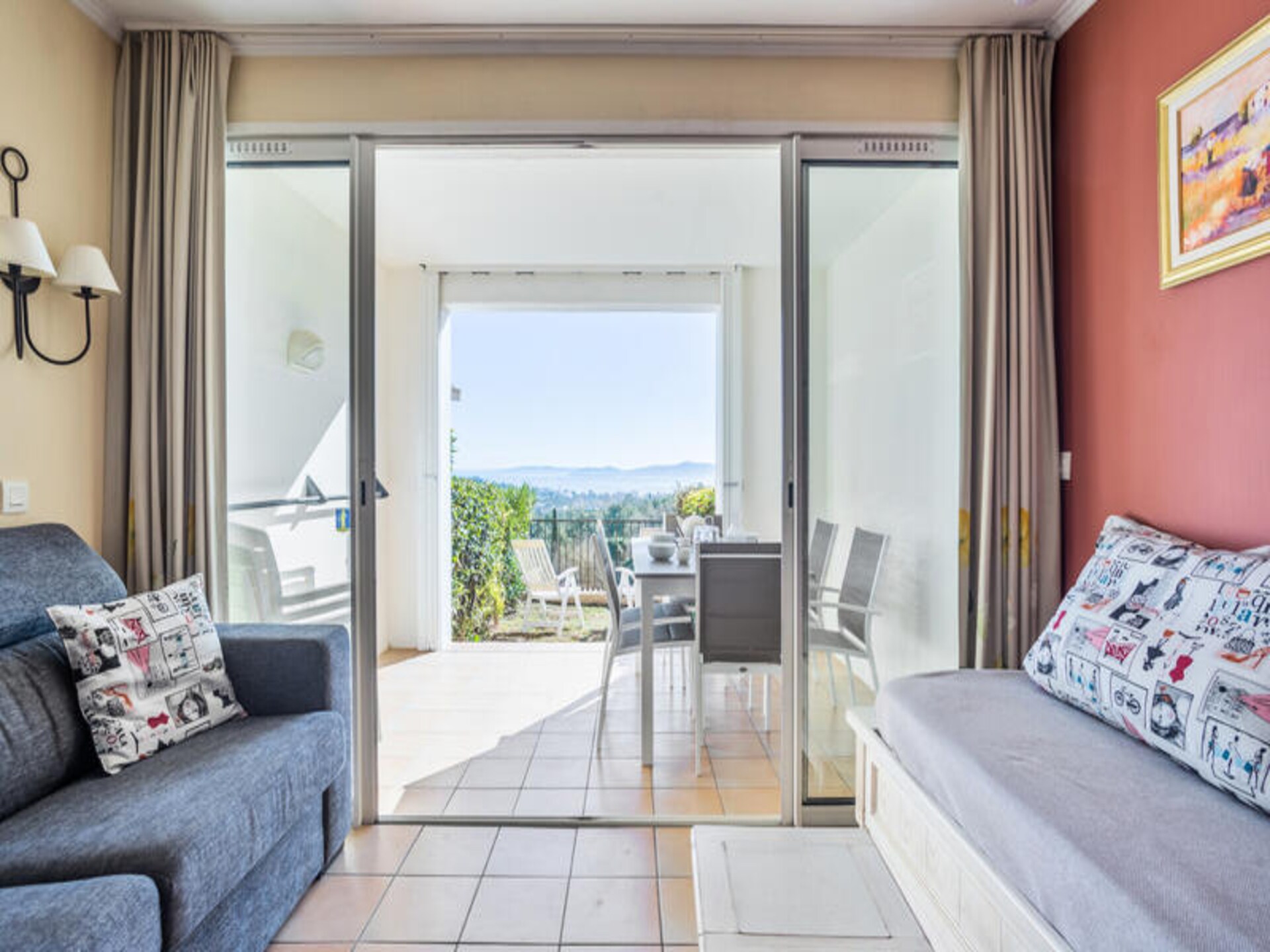 Zeezicht appartement nabij Saint-Tropez met zwembad en terras - foto 19