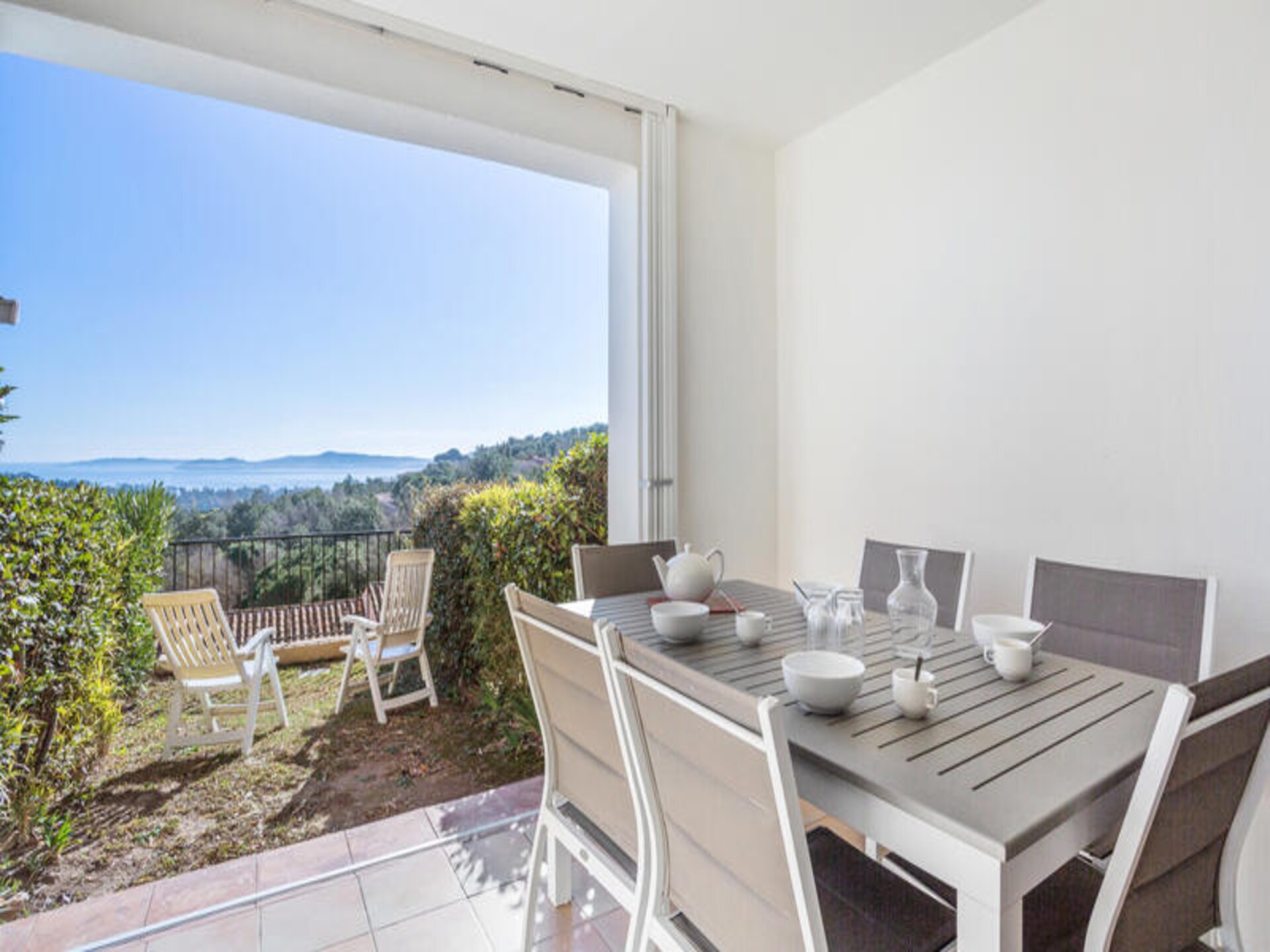 Zeezicht appartement nabij Saint-Tropez met zwembad en terras - foto 20