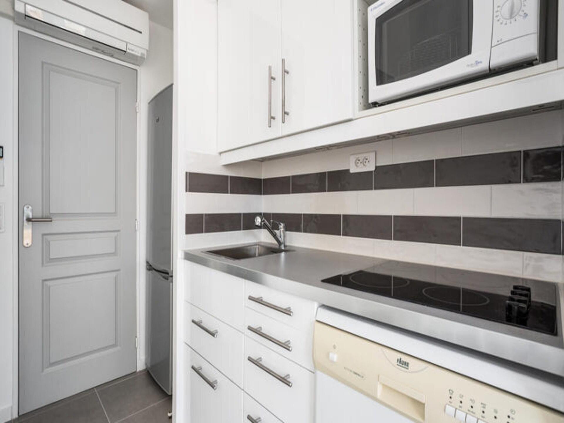 Modern appartement met zeezicht en tuin nabij Saint-Tropez voor 5 personen - foto 22