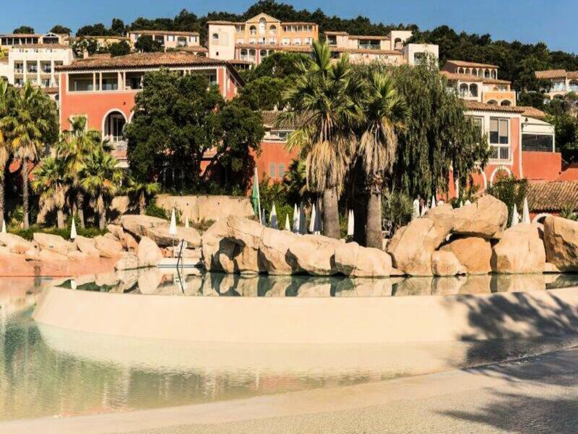 Modern appartement met zeezicht in Les Restanques du Golf de St Tropez - foto 2