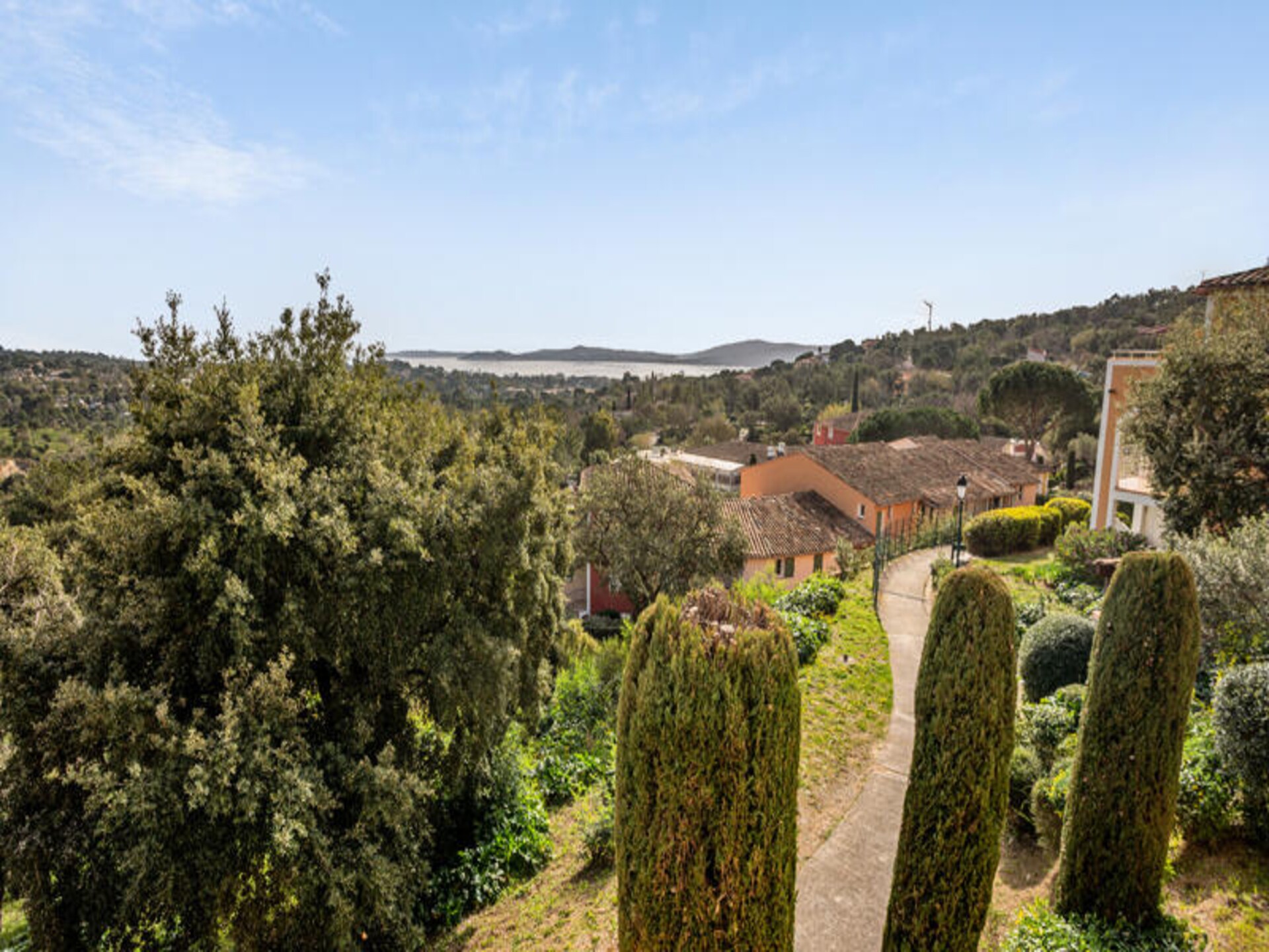 Zeezicht appartement nabij St-Tropez met zwembad en tuin - foto 27
