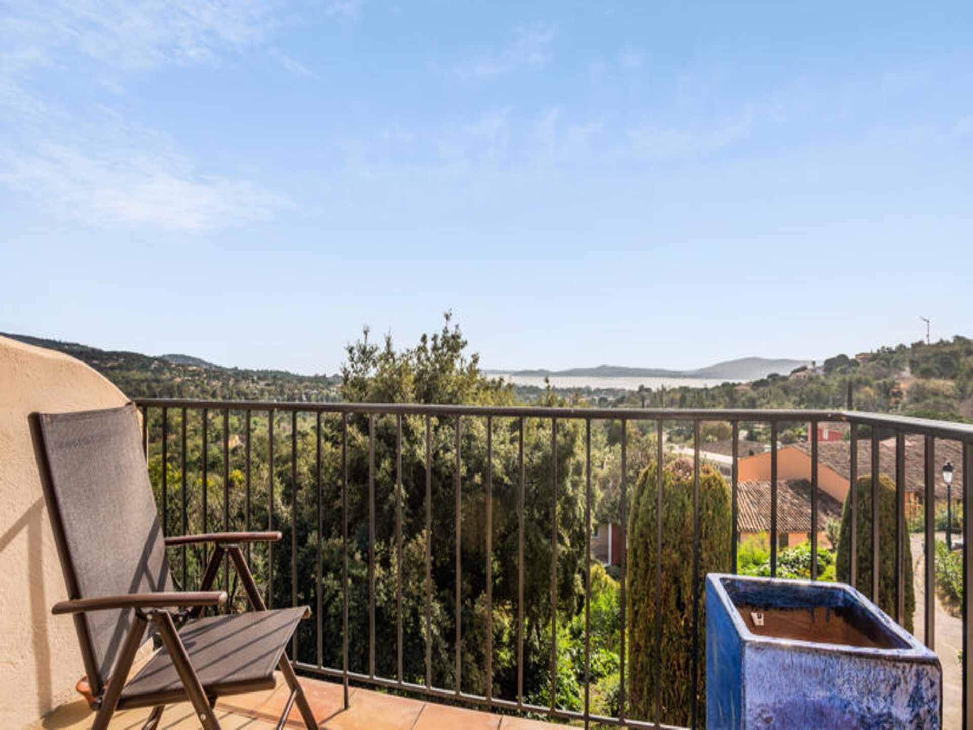 Zeezicht appartement nabij St-Tropez met zwembad en tuin - foto 28