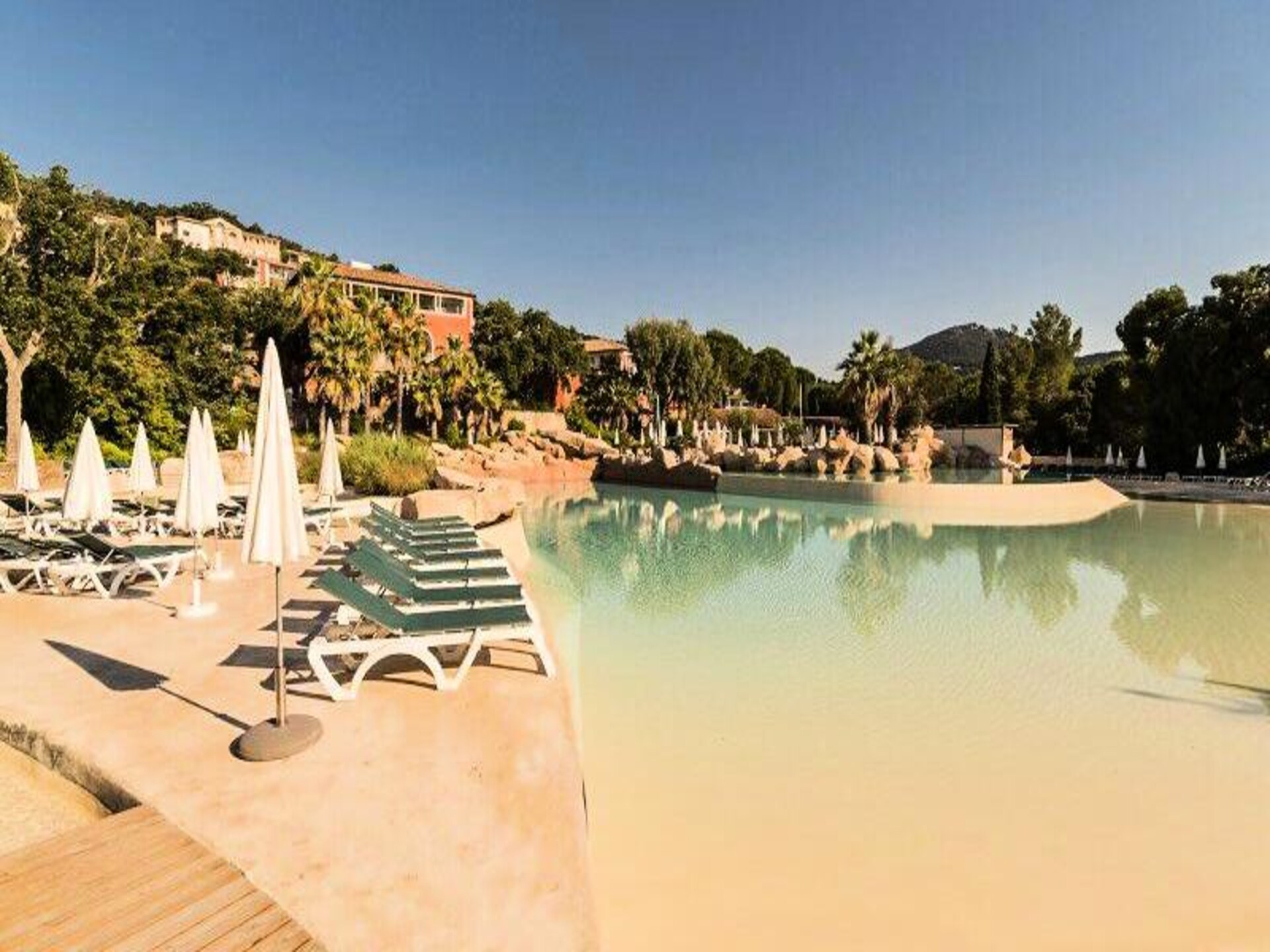 Zonnig appartement voor 8 in Grimaud met zwembaden en nabij strand - foto 4