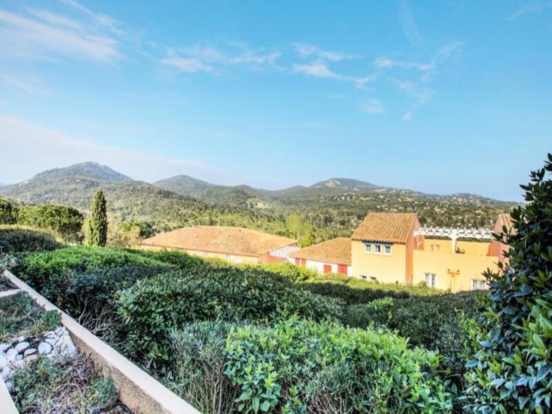 Zonovergoten appartement voor 8 bij St-Tropez met zwembaden en zeezicht - foto 21