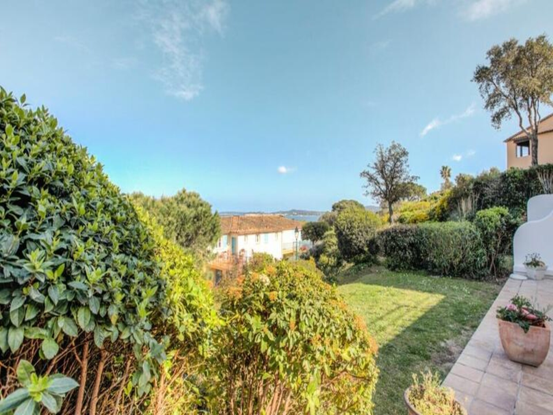 Zonovergoten appartement voor 8 bij St-Tropez met zwembaden en zeezicht - foto 22