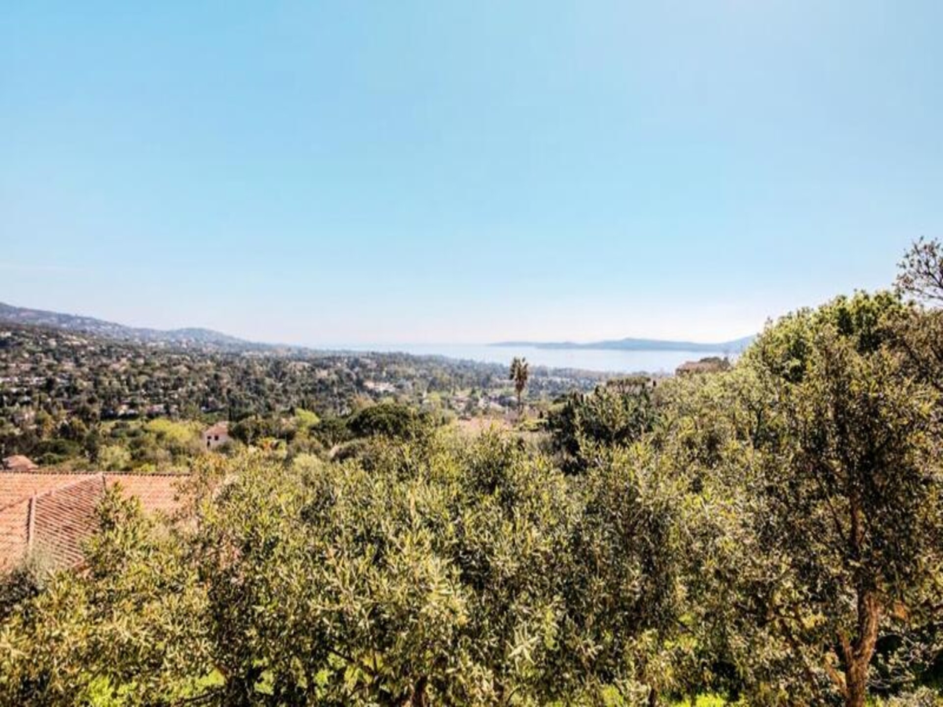Licht appartement met uitzicht op de baai van St-Tropez, op 3 km van het strand - foto 17