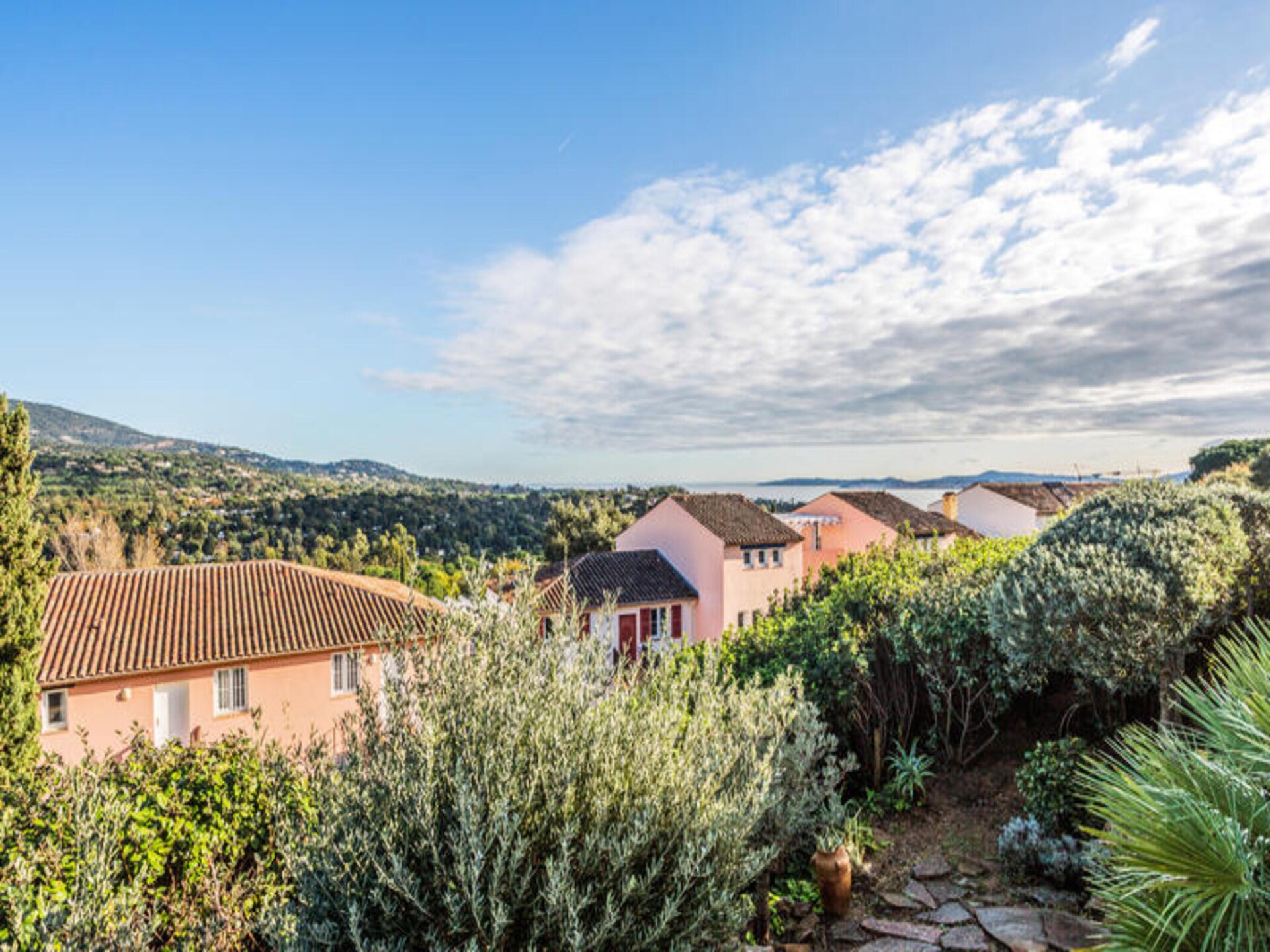 Ruim appartement met zeezicht, zwembad en tuin nabij St. Tropez - foto 24