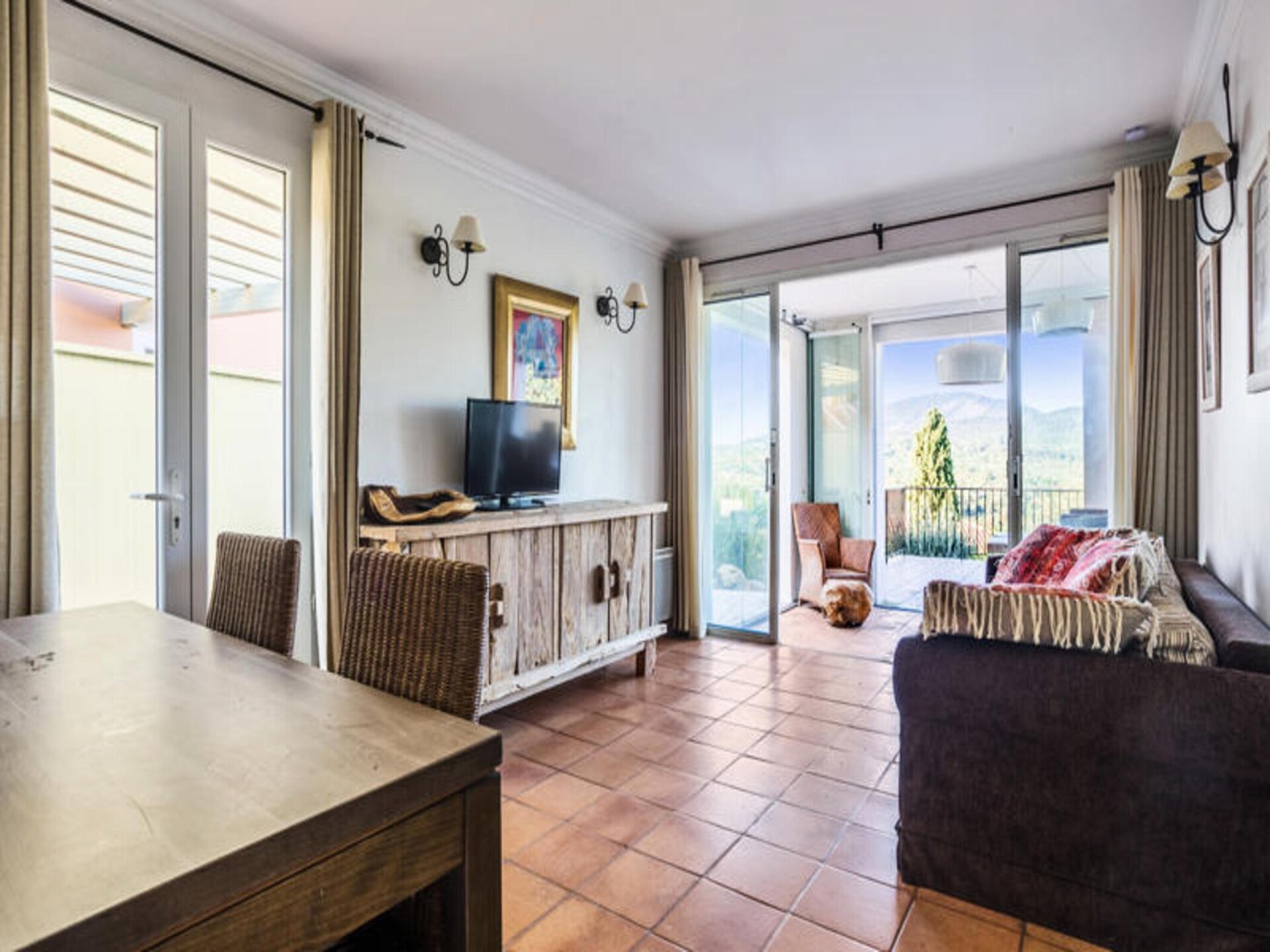 Ruim appartement met zeezicht, zwembad en tuin nabij St. Tropez - foto 7