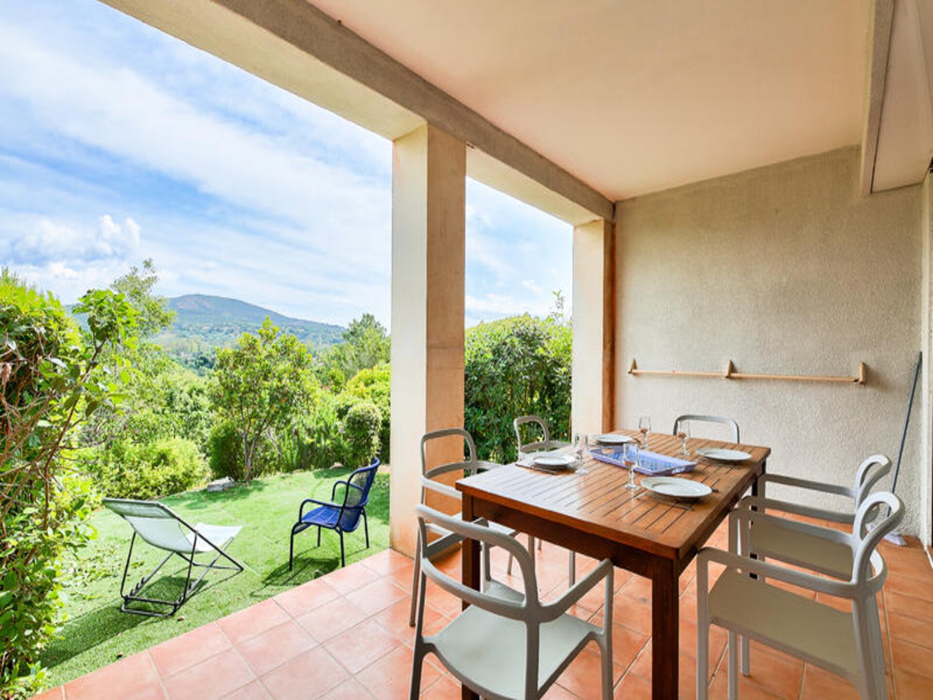 Ruim appartement bij Saint-Tropez met bergzicht en terras - foto 18