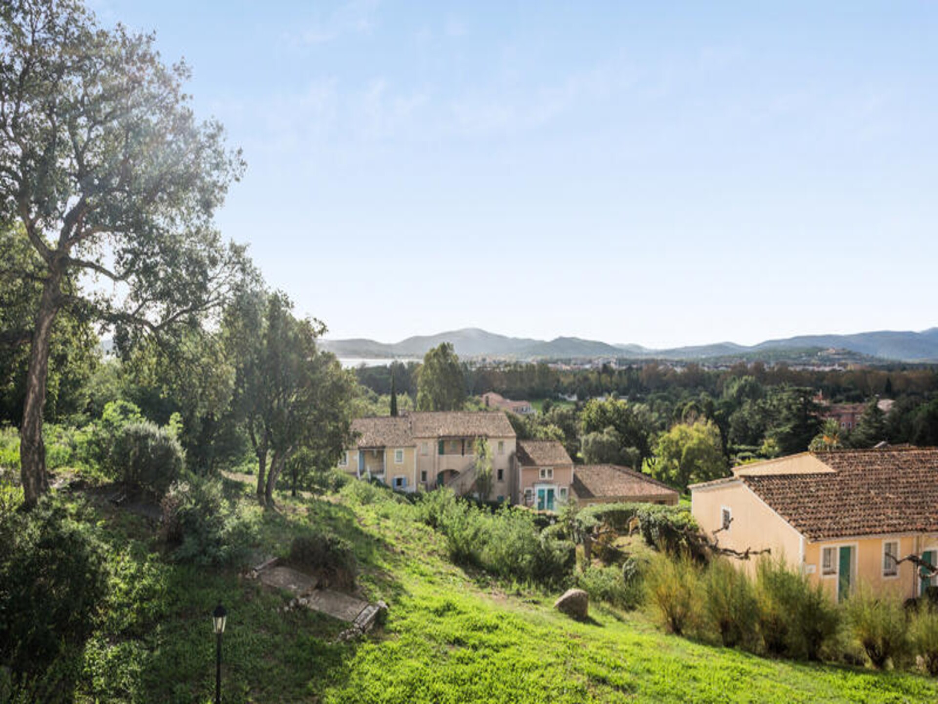 Bloemrijk appartement voor 5 bij Grimaud, op 500m van het strand - foto 28